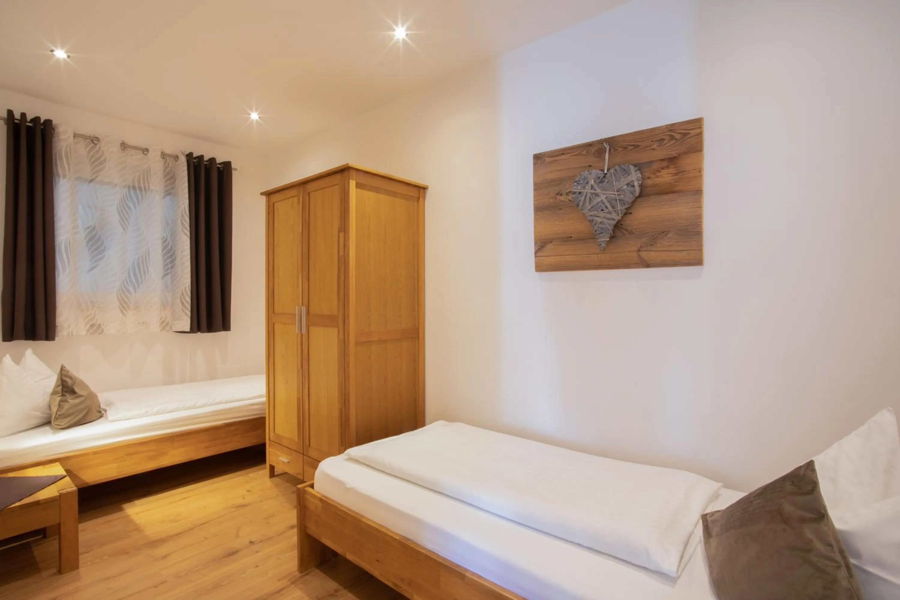 Photo of the whole room, Bed in Residence Untermösslhof