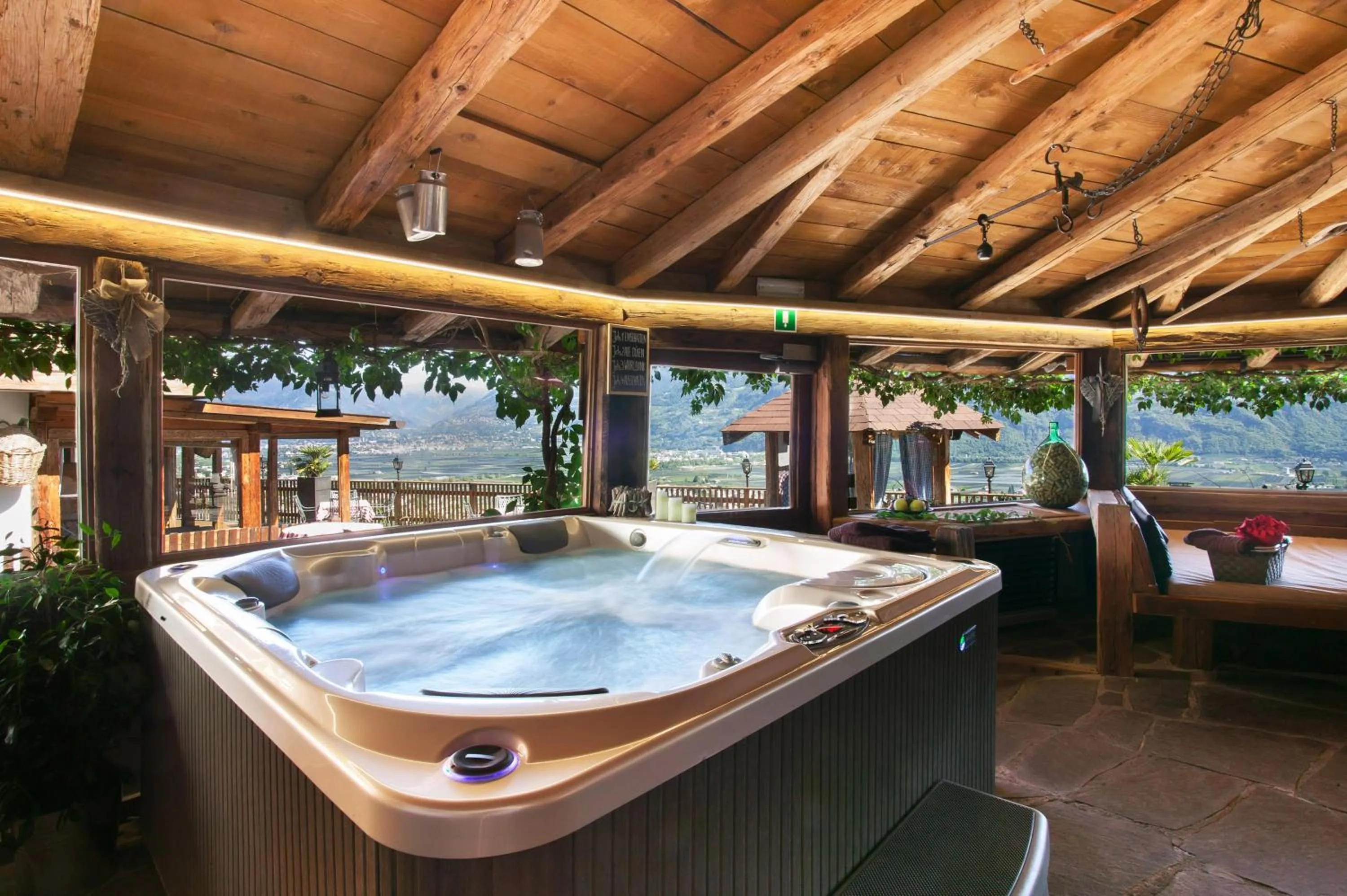 Hot Tub in Residence Untermösslhof