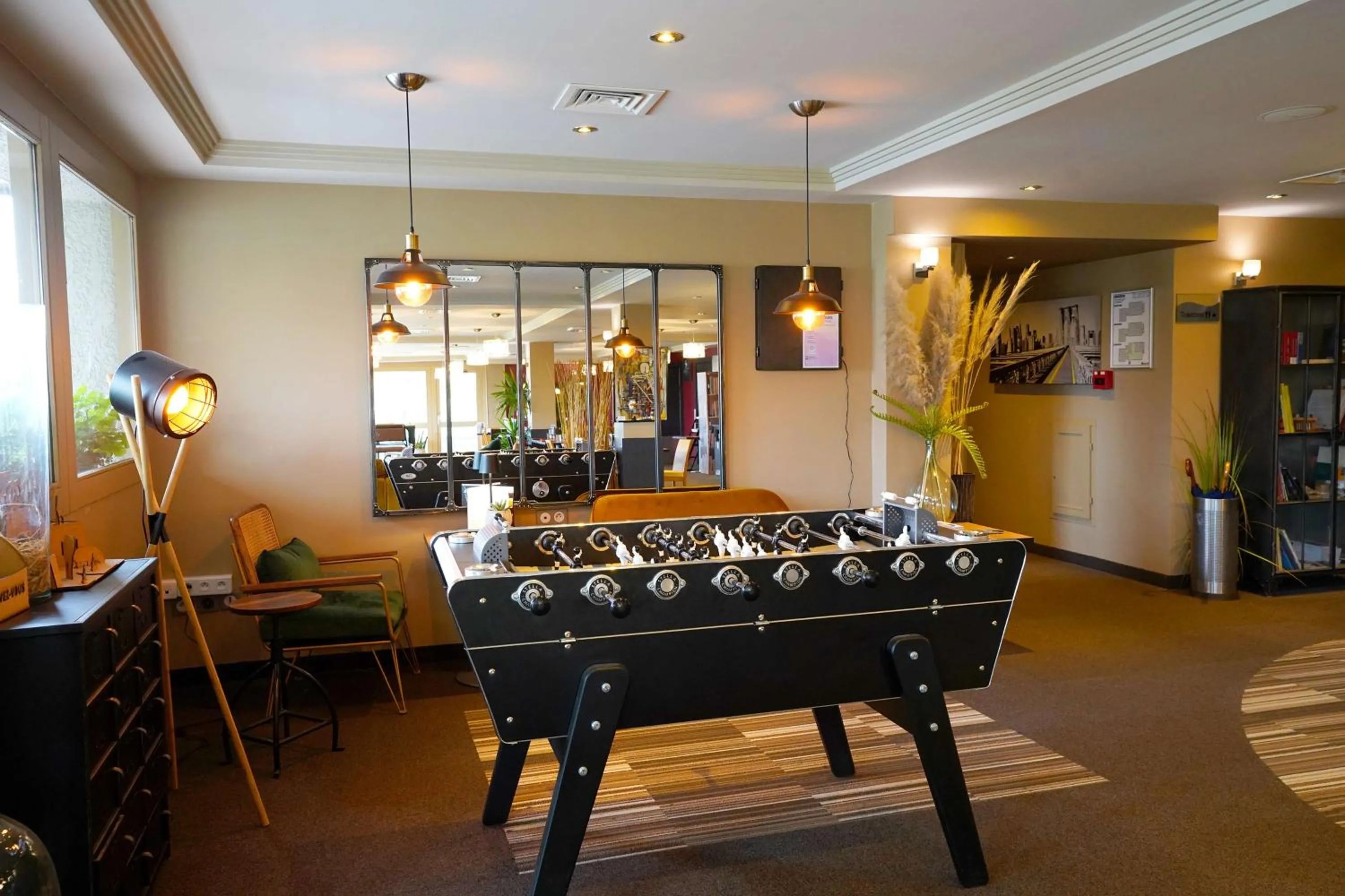 Lobby or reception in Best Western l'Atelier 117