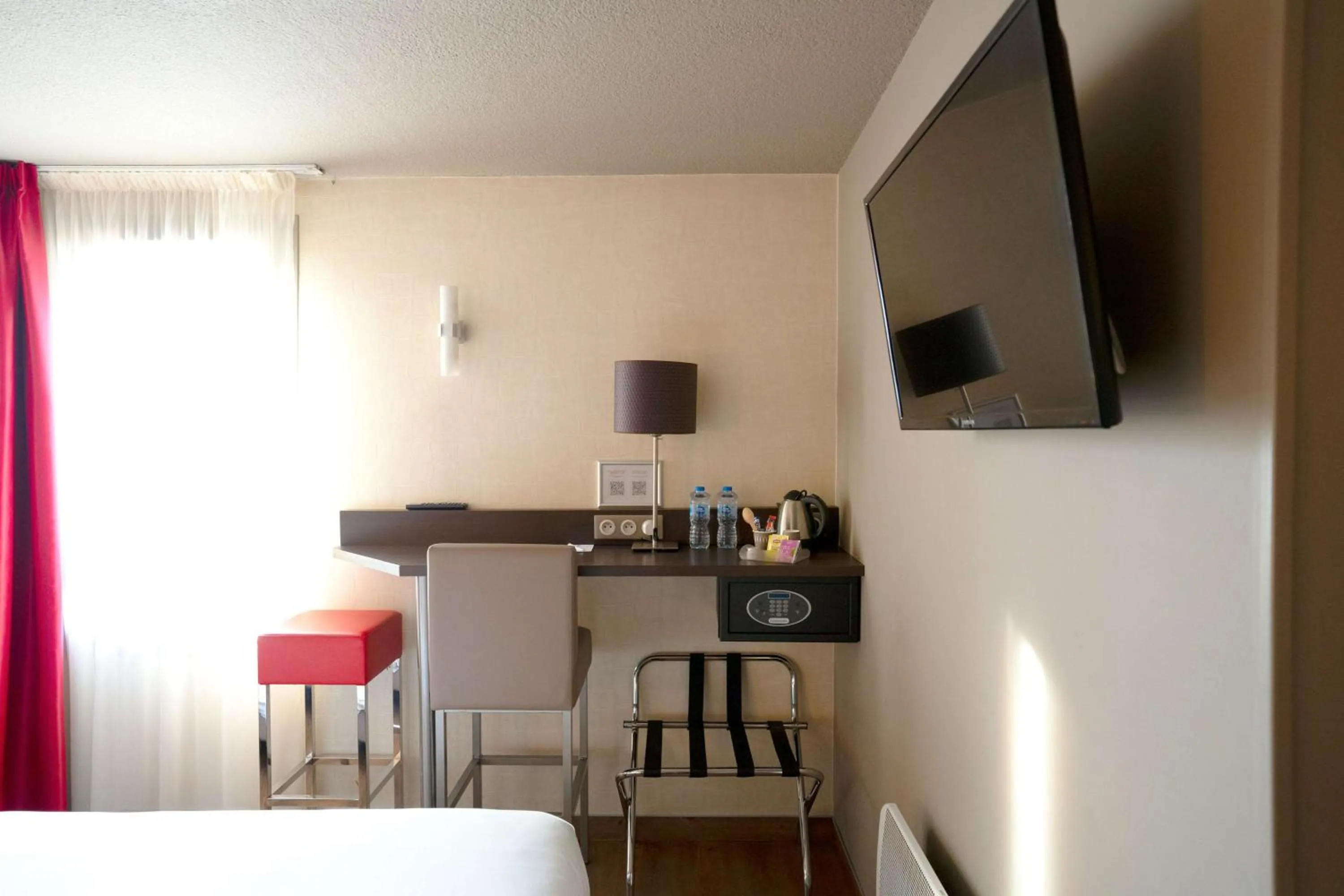 Bedroom in Best Western l'Atelier 117