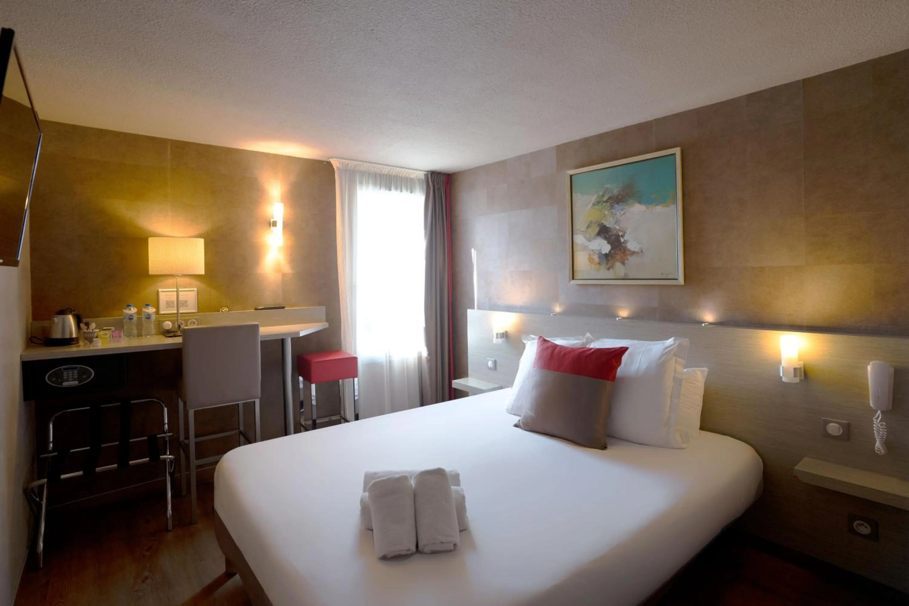 Bedroom, Bed in Best Western l'Atelier 117