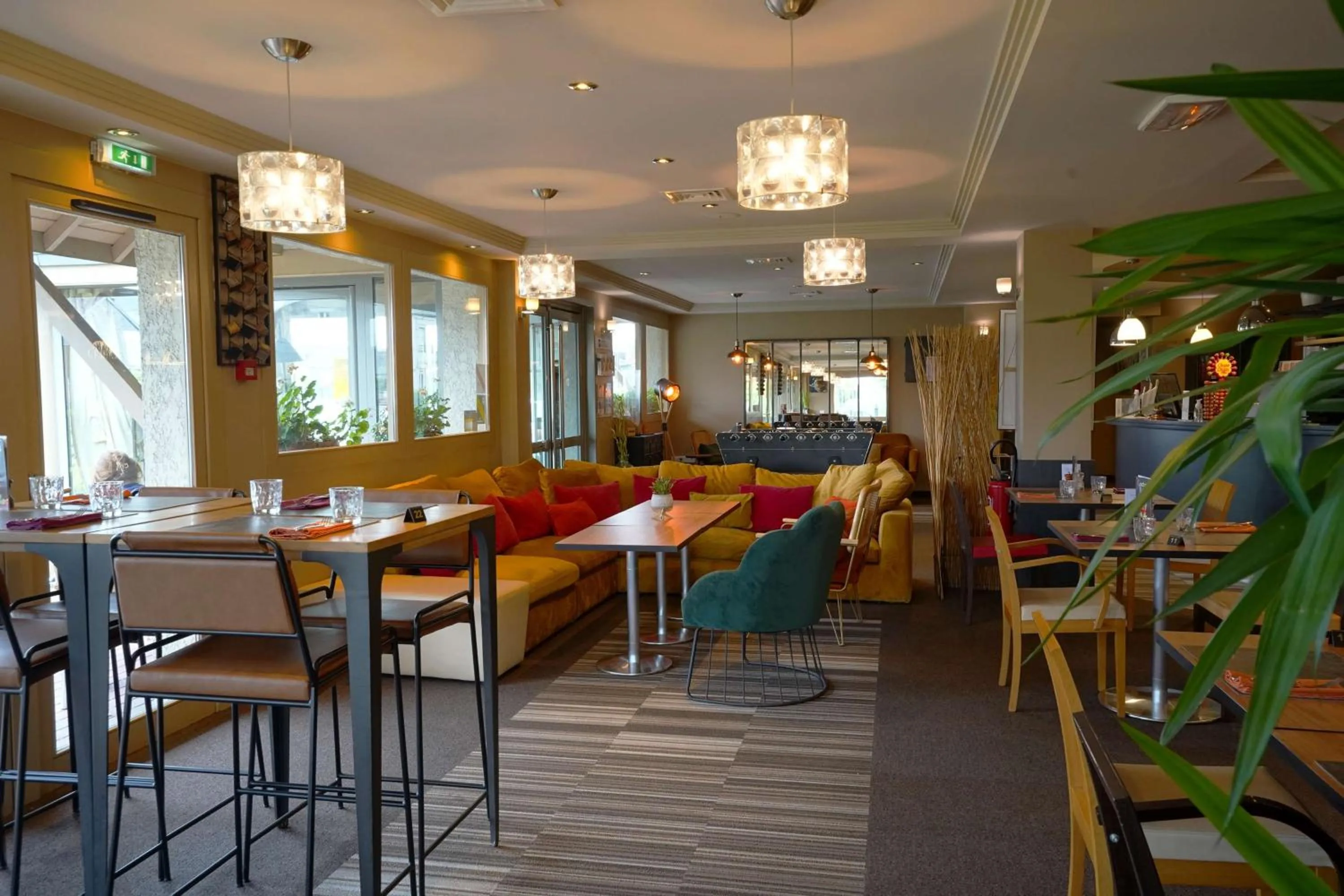 Restaurant/places to eat in Best Western l'Atelier 117