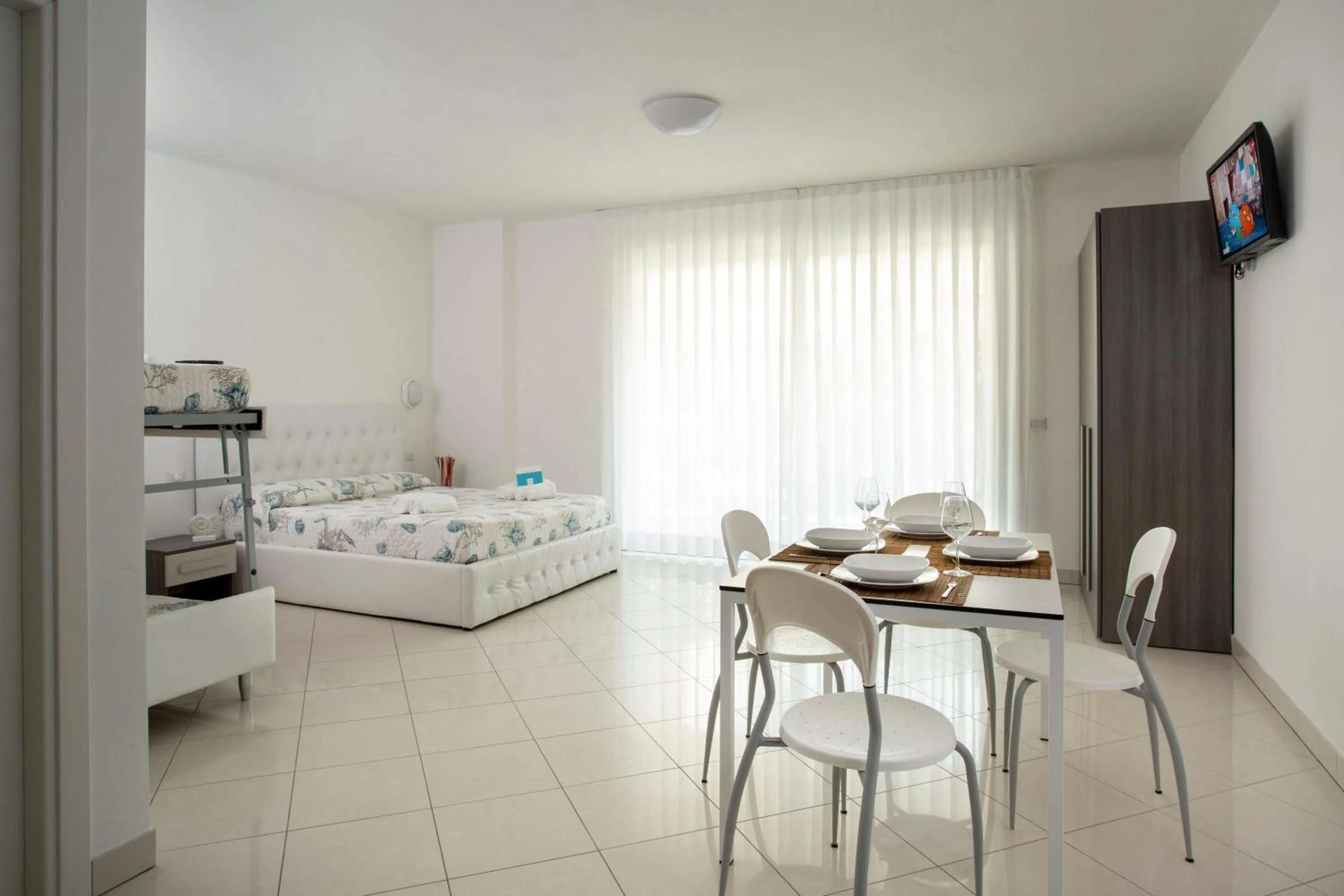 Photo of the whole room, Bed in Residence I Diamanti - Siroli Collection