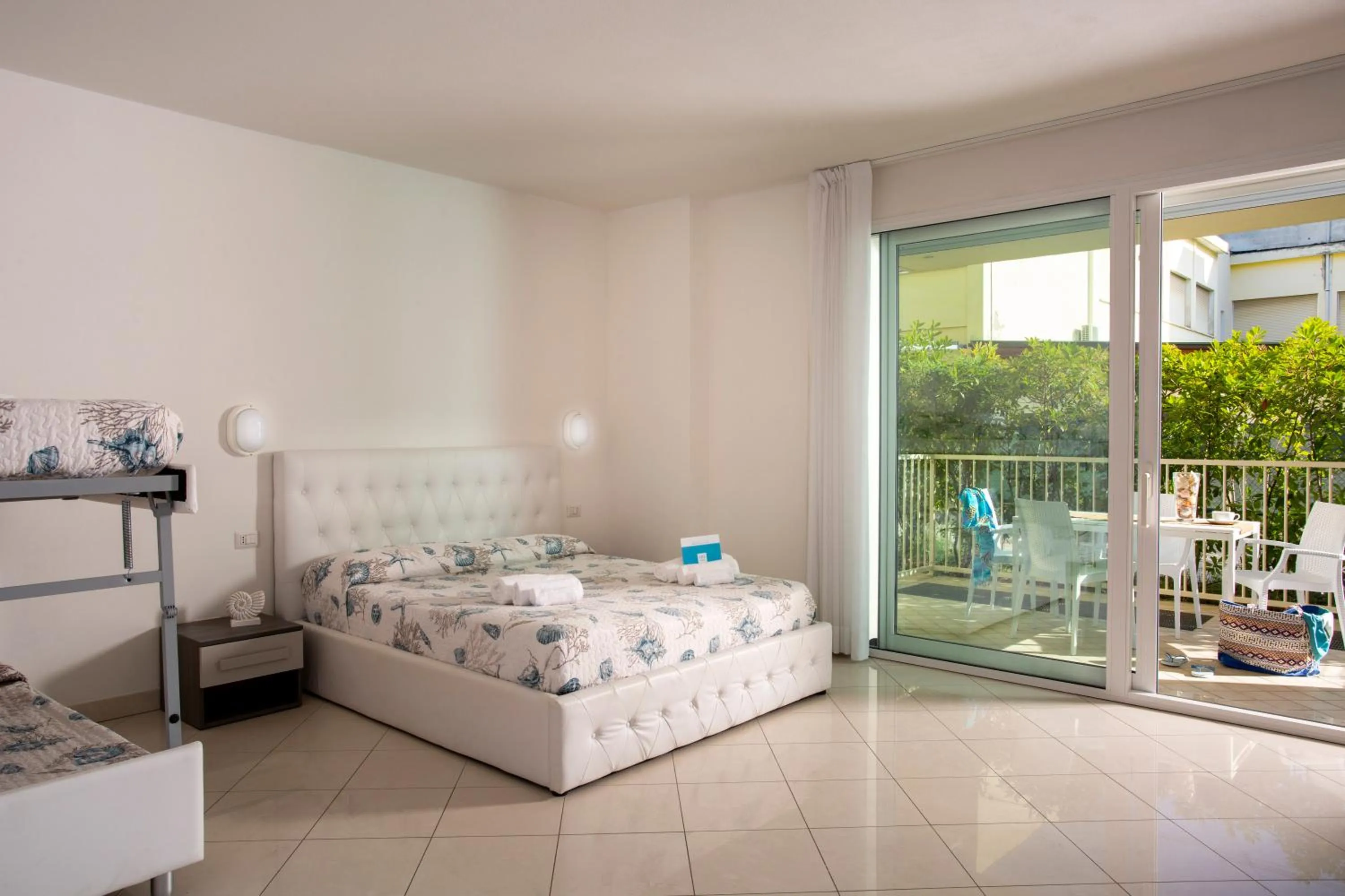 Bedroom, Bed in Residence I Diamanti - Siroli Collection