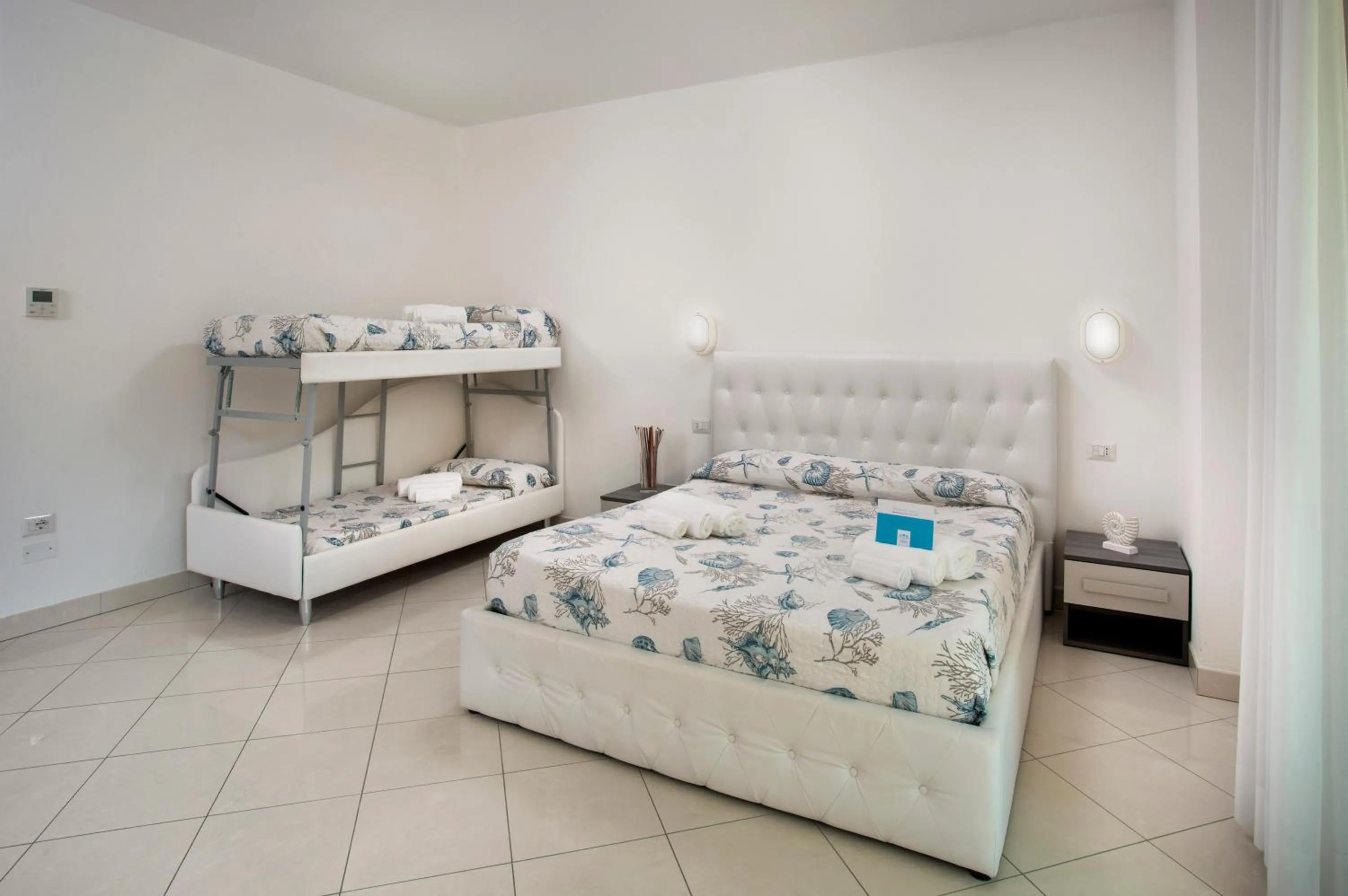 Bedroom, Bed in Residence I Diamanti - Siroli Collection