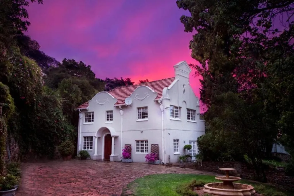 Property building in The Great Gatsby Houghton