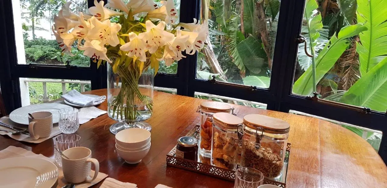 Breakfast in The Great Gatsby Houghton