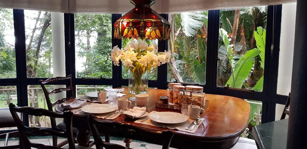 Breakfast in The Great Gatsby Houghton