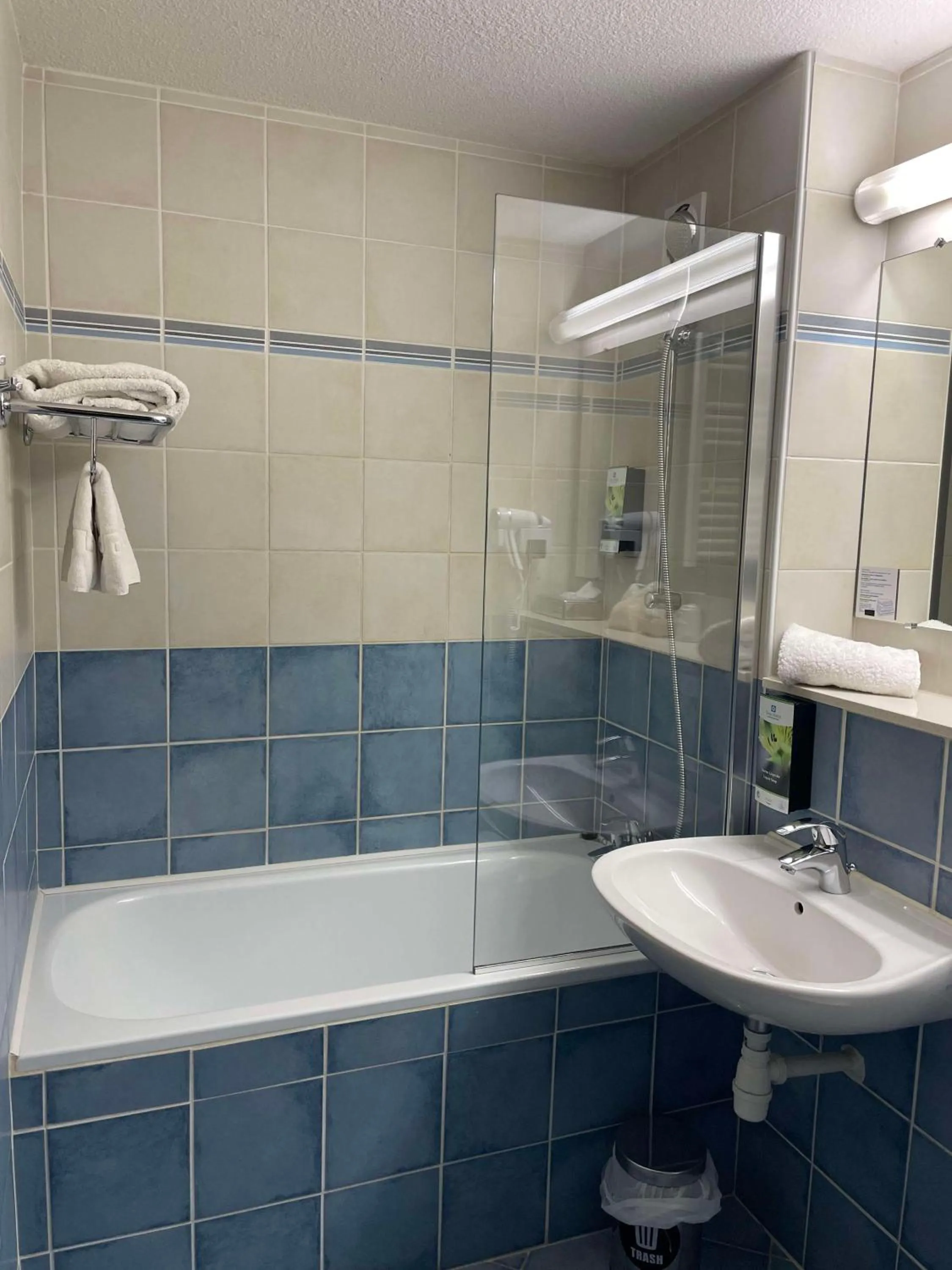 Bathroom in Sure Hotel by Best Western Limoges Sud