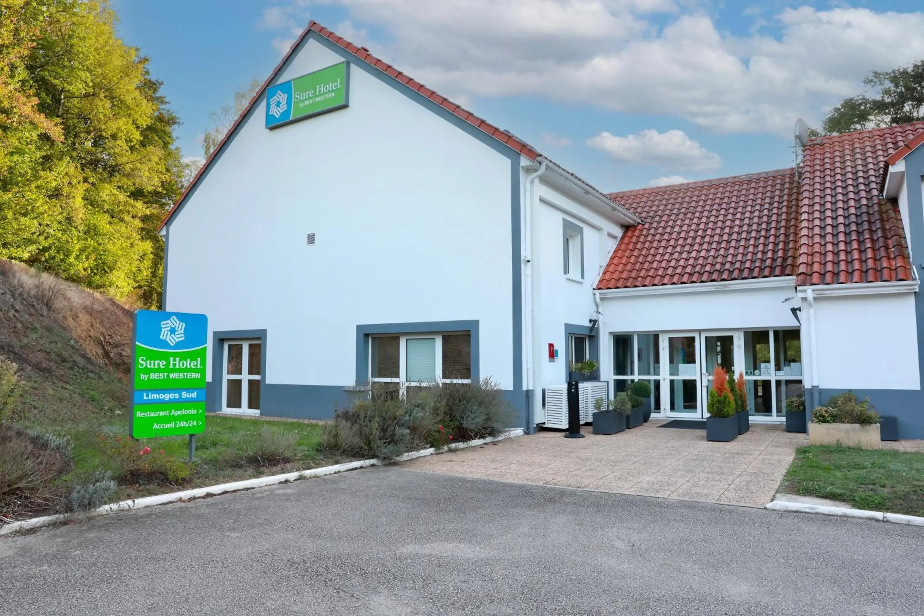 Property building in Sure Hotel by Best Western Limoges Sud Property building in Sure Hotel by Best Western Limoges Sud