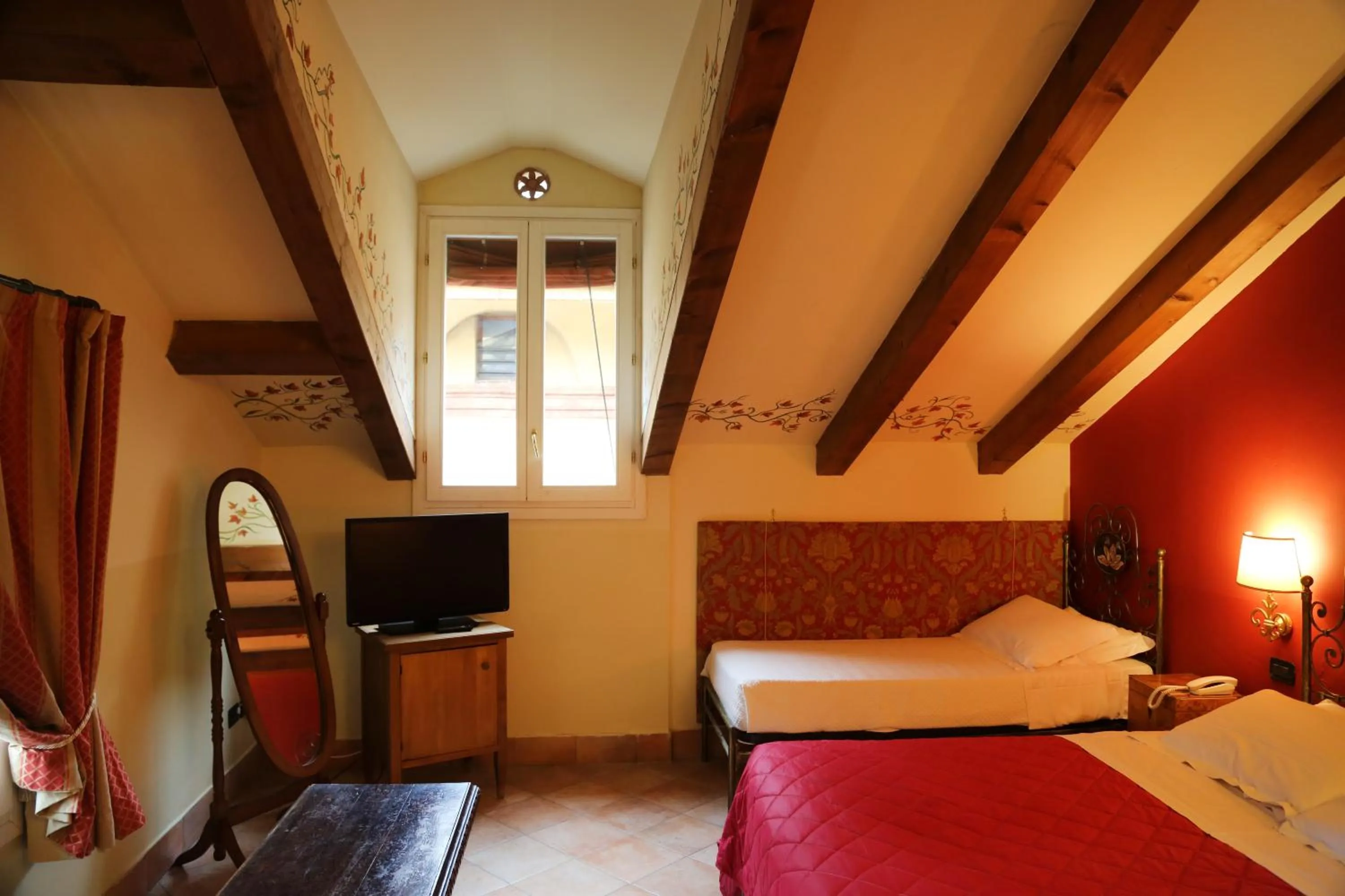 Photo of the whole room, Bed in Albergo delle Drapperie