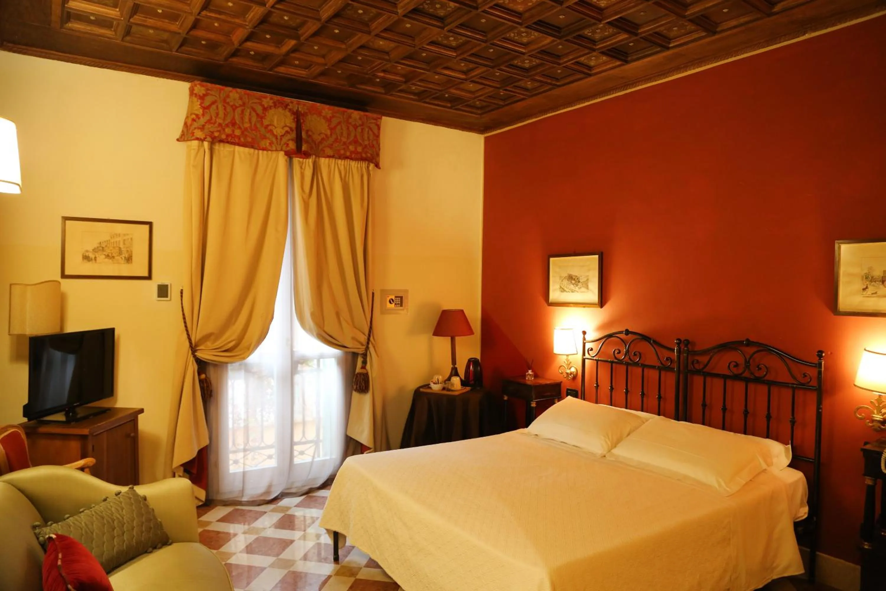Photo of the whole room, Bed in Albergo delle Drapperie