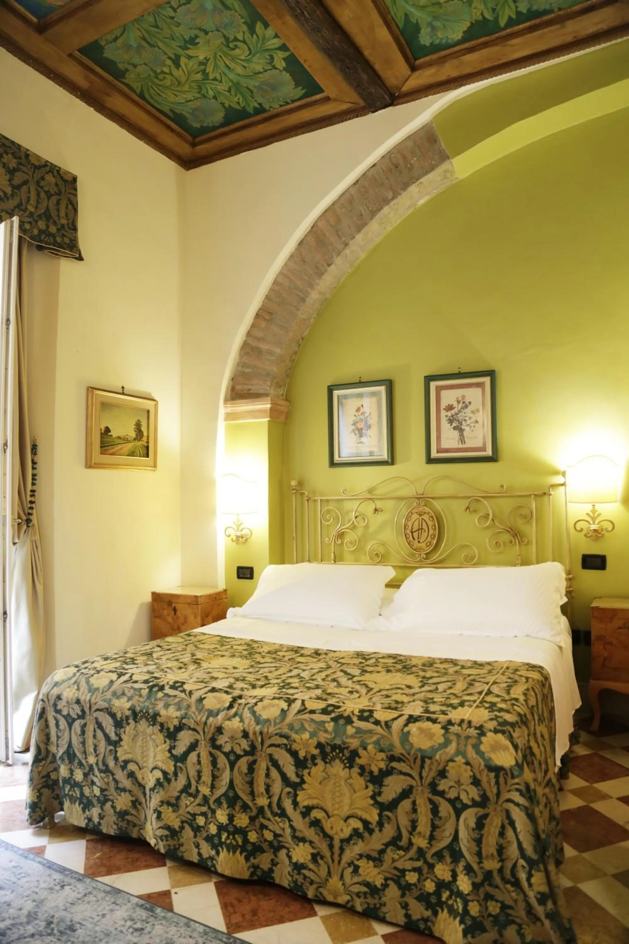 Bedroom, Bed in Albergo delle Drapperie