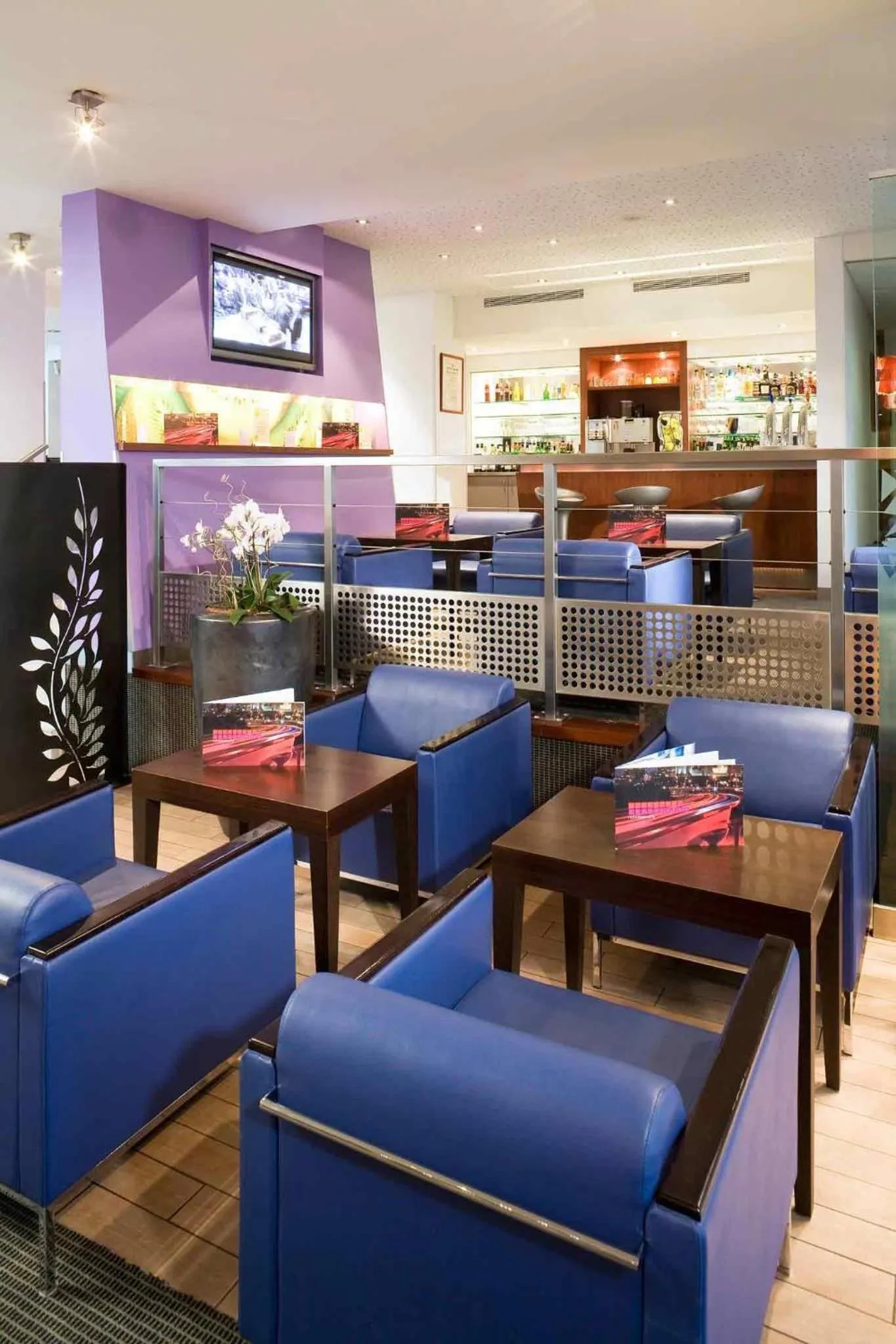 Lounge or bar in Novotel Amiens Pôle Jules Verne