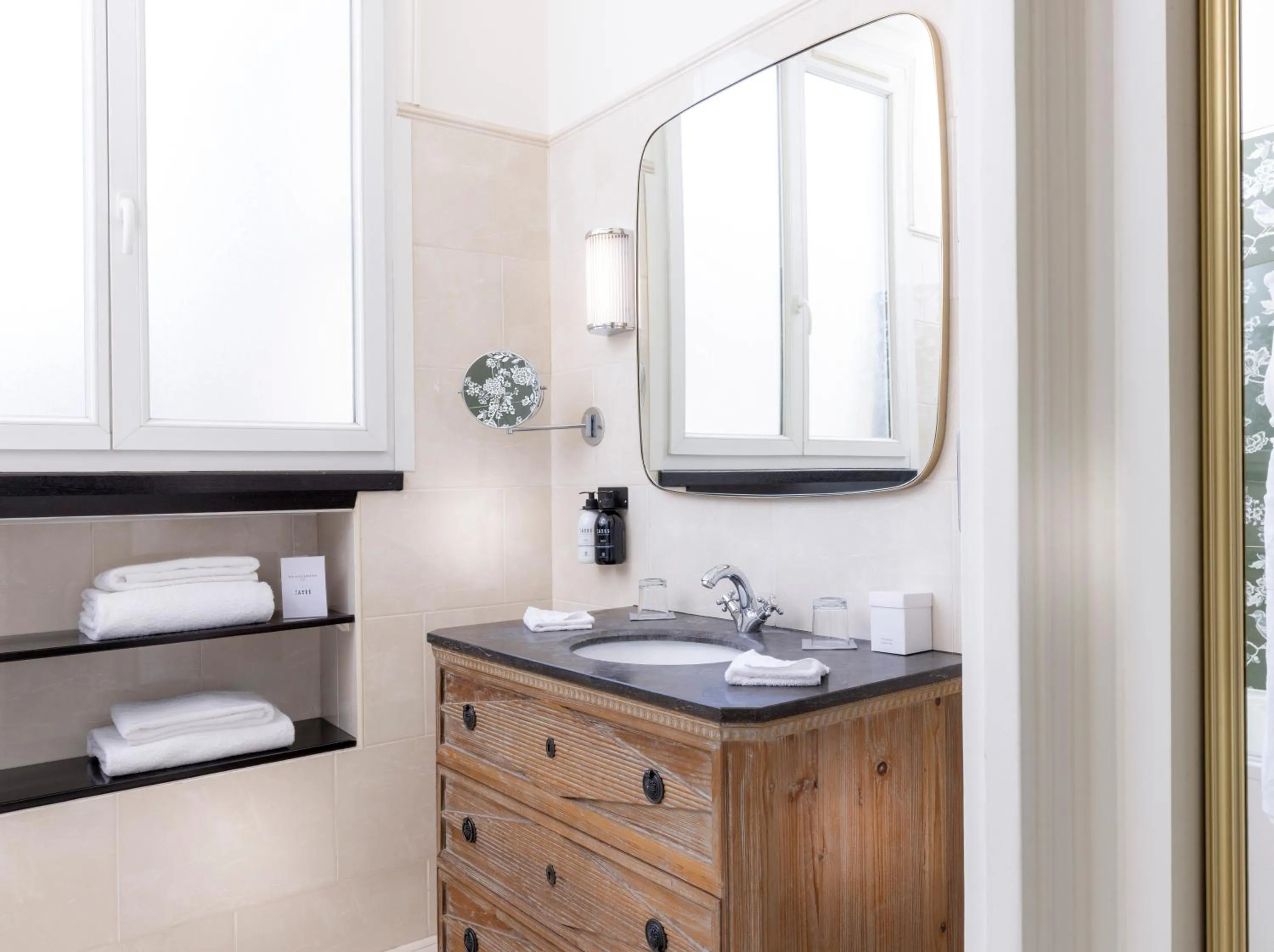 Bathroom in Hotel Claridge Paris