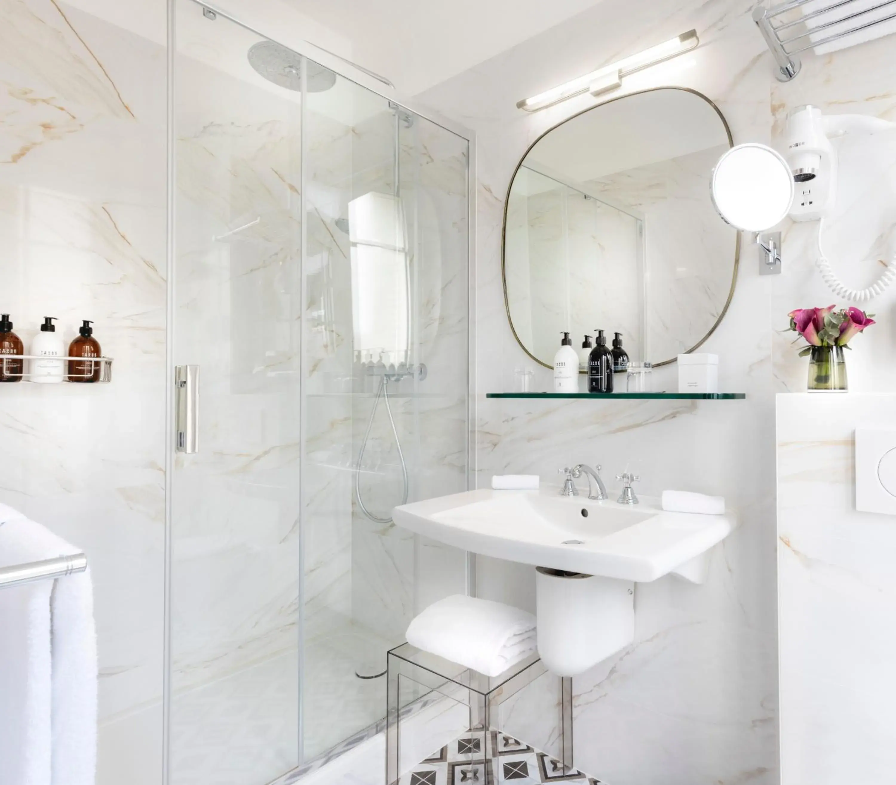 Bathroom in Hotel Claridge Paris Bathroom in Hotel Claridge Paris