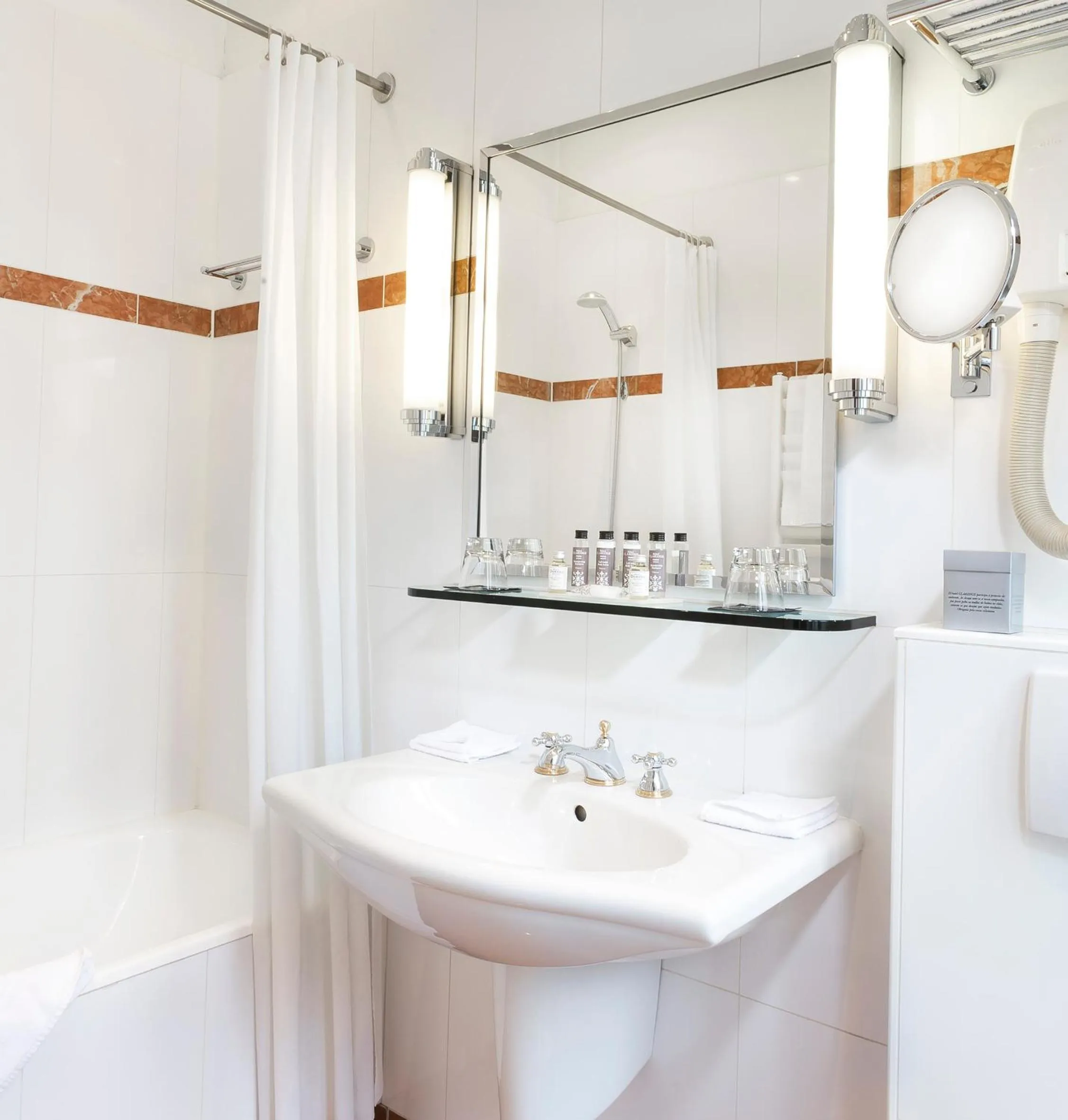 Bathroom in Hotel Claridge Paris