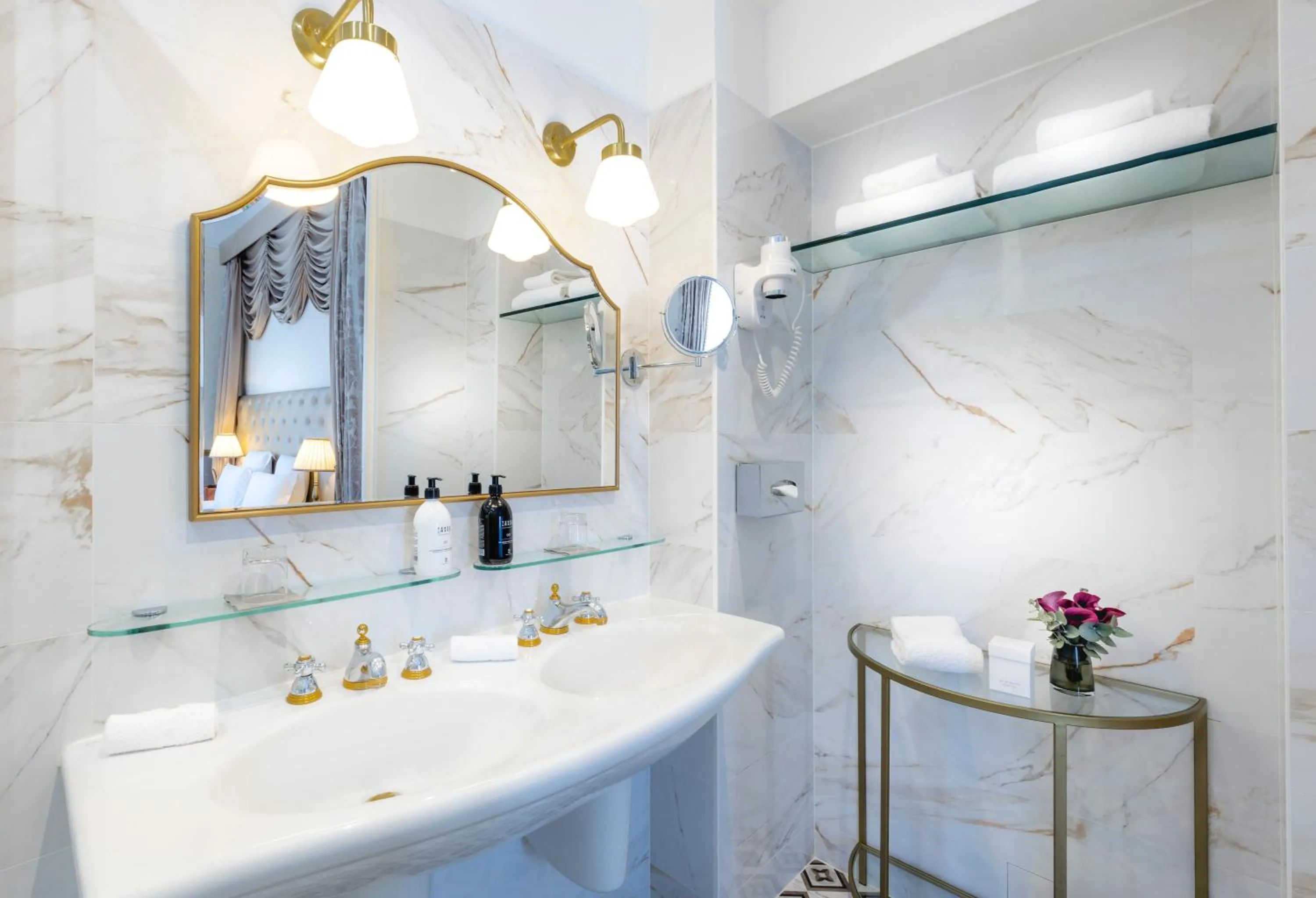 Bathroom in Hotel Claridge Paris