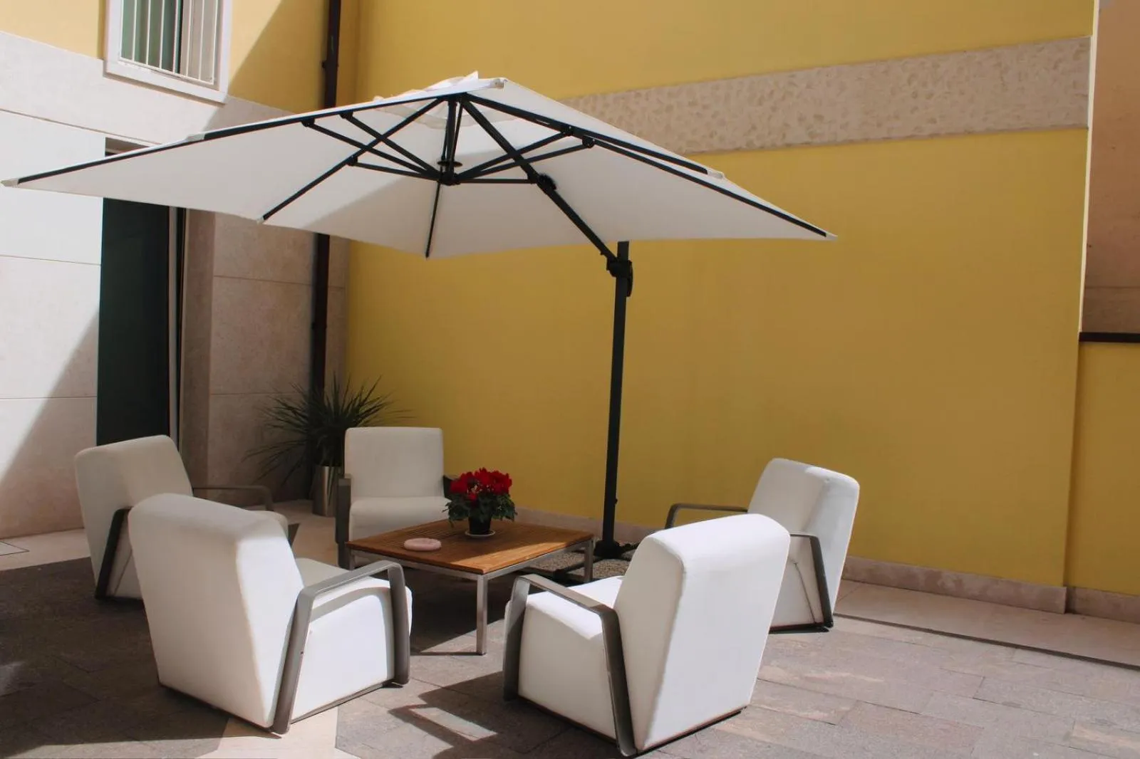 Inner courtyard view in Residenza Agnello D'Oro