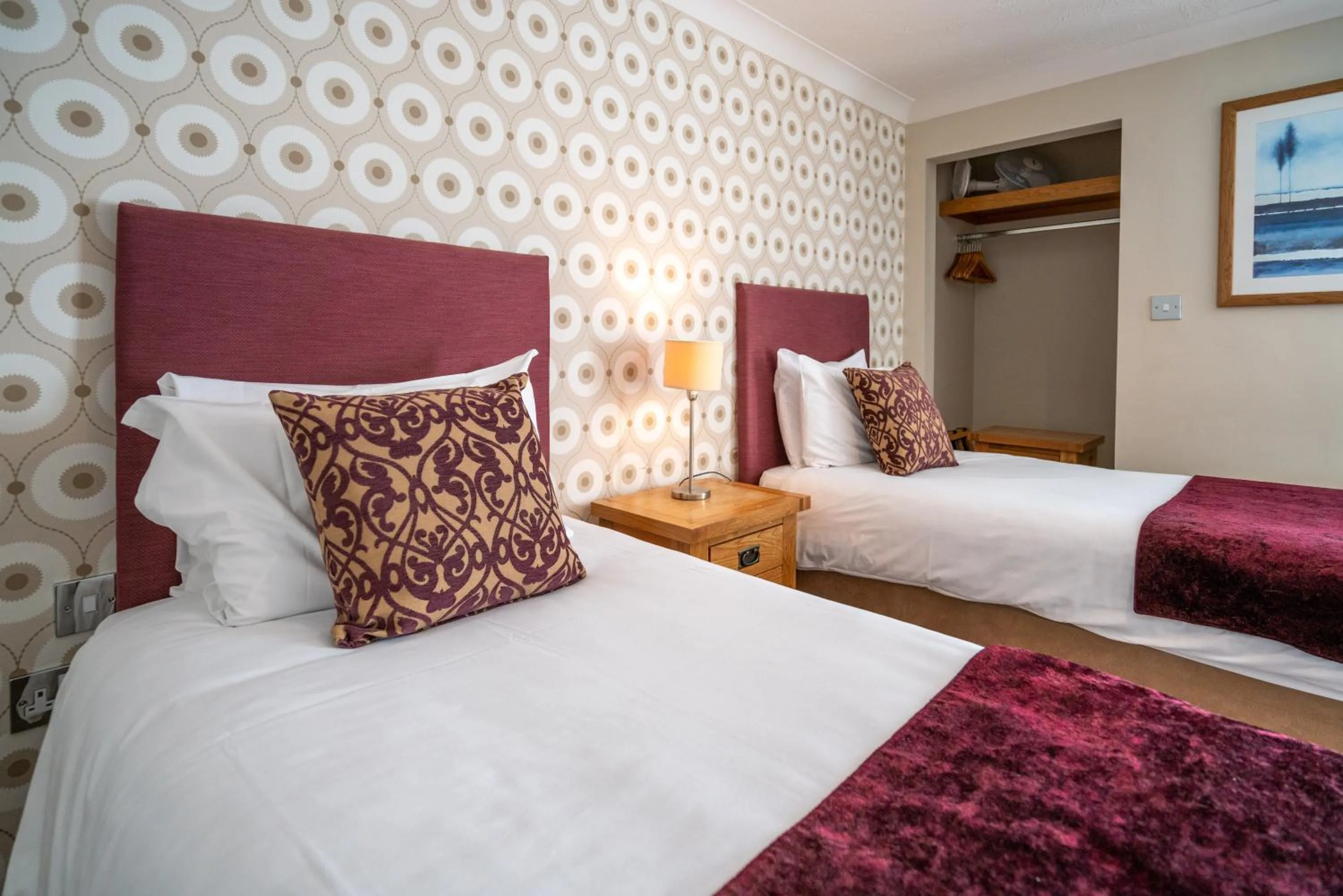 Bedroom, Bed in Avon Causeway Hotel