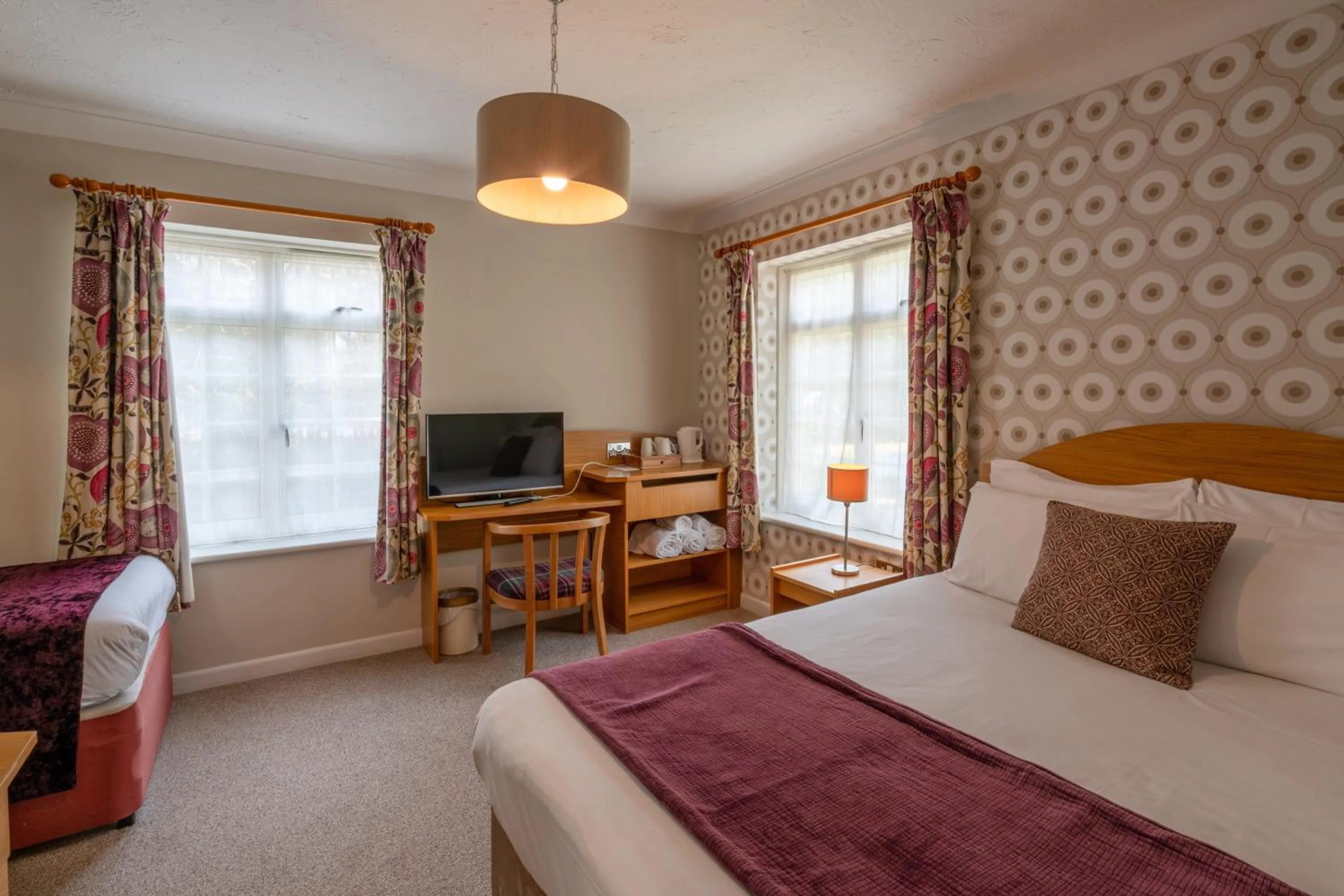 Bedroom, Bed in Avon Causeway Hotel