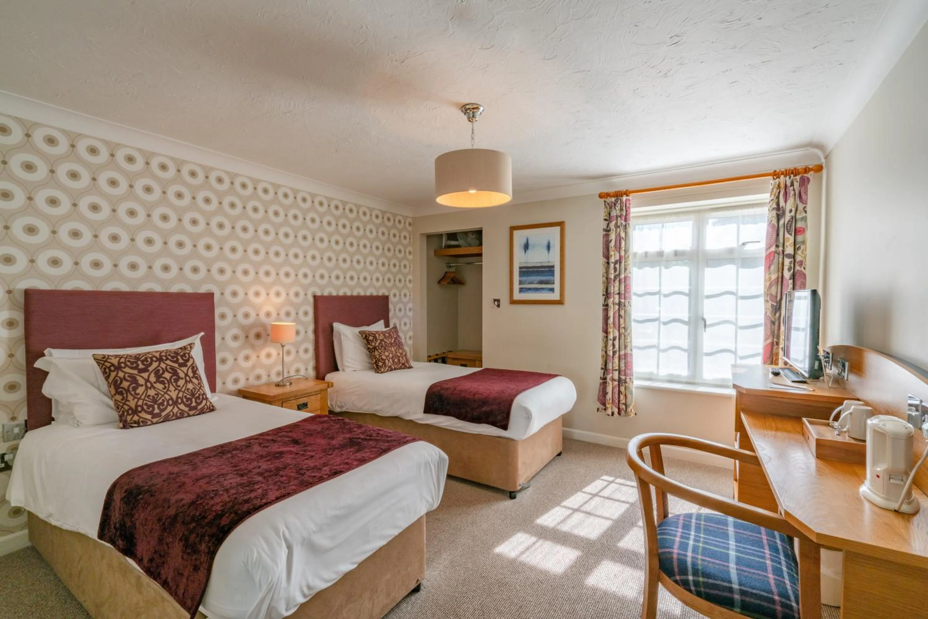 Bedroom, Bed in Avon Causeway Hotel