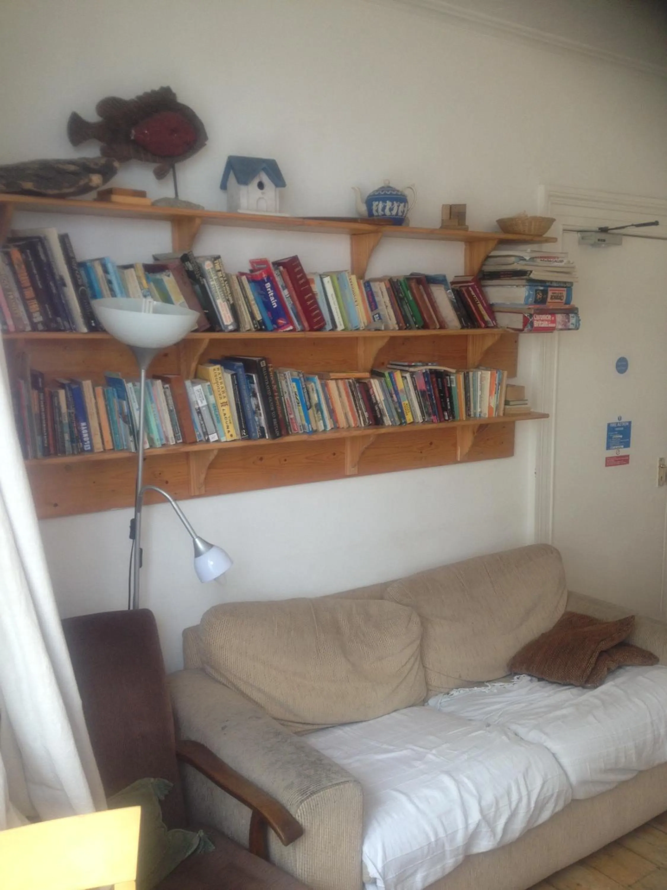 Communal lounge/ TV room in Causeway Coast Independent Hostel