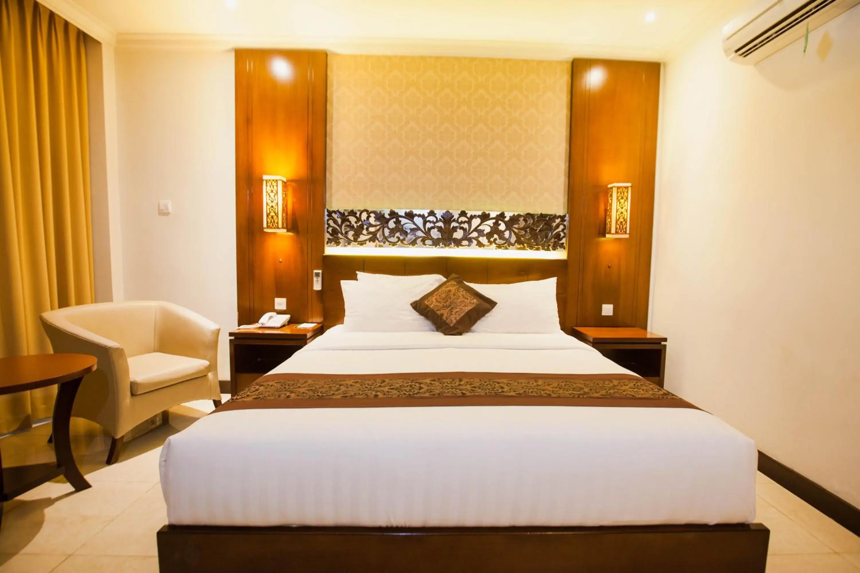 Bed in Ari Putri Hotel