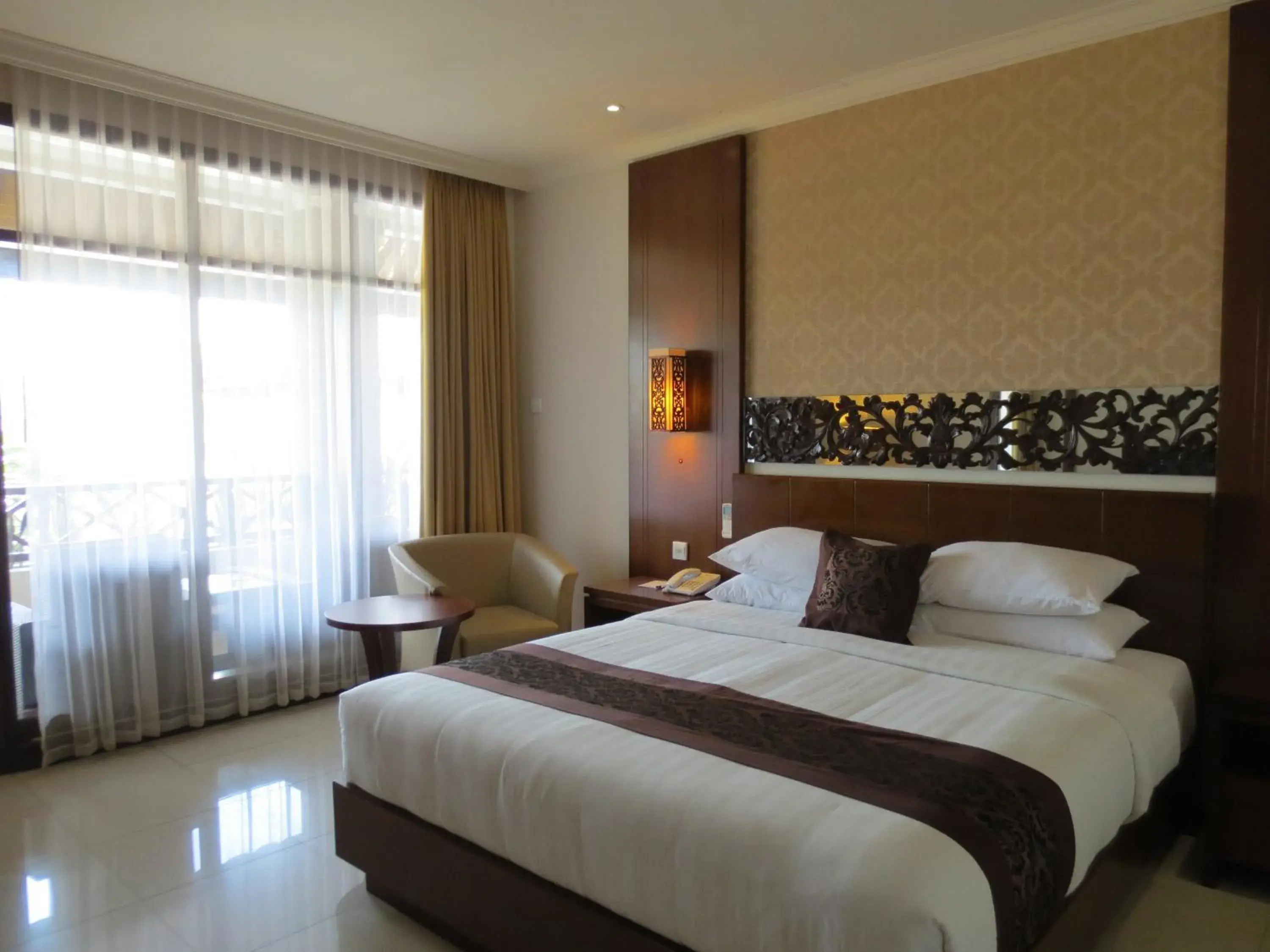 Photo of the whole room, Bed in Ari Putri Hotel