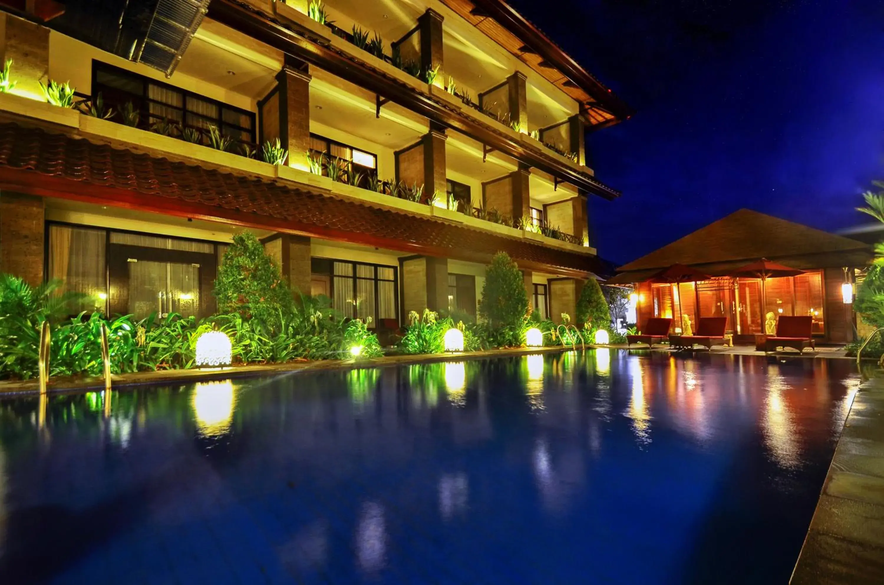 Property building, Swimming Pool in Ari Putri Hotel