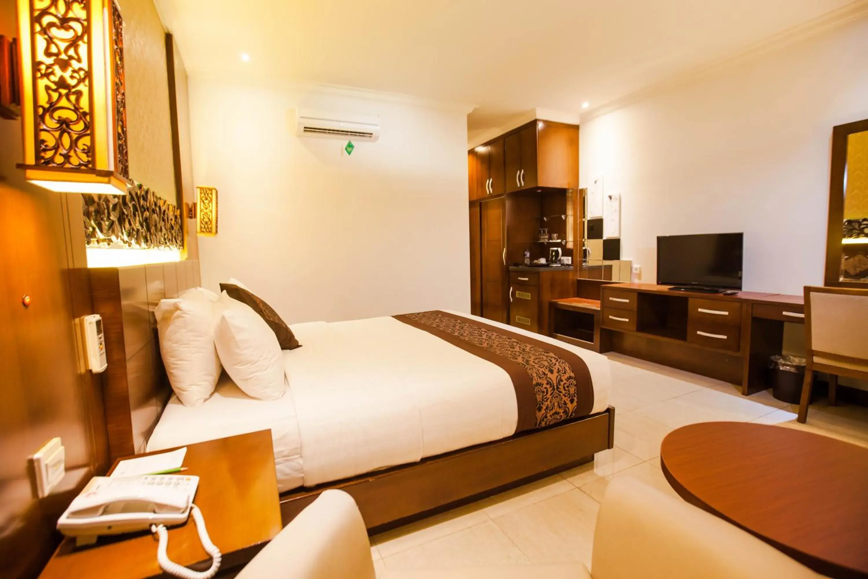 Bed in Ari Putri Hotel