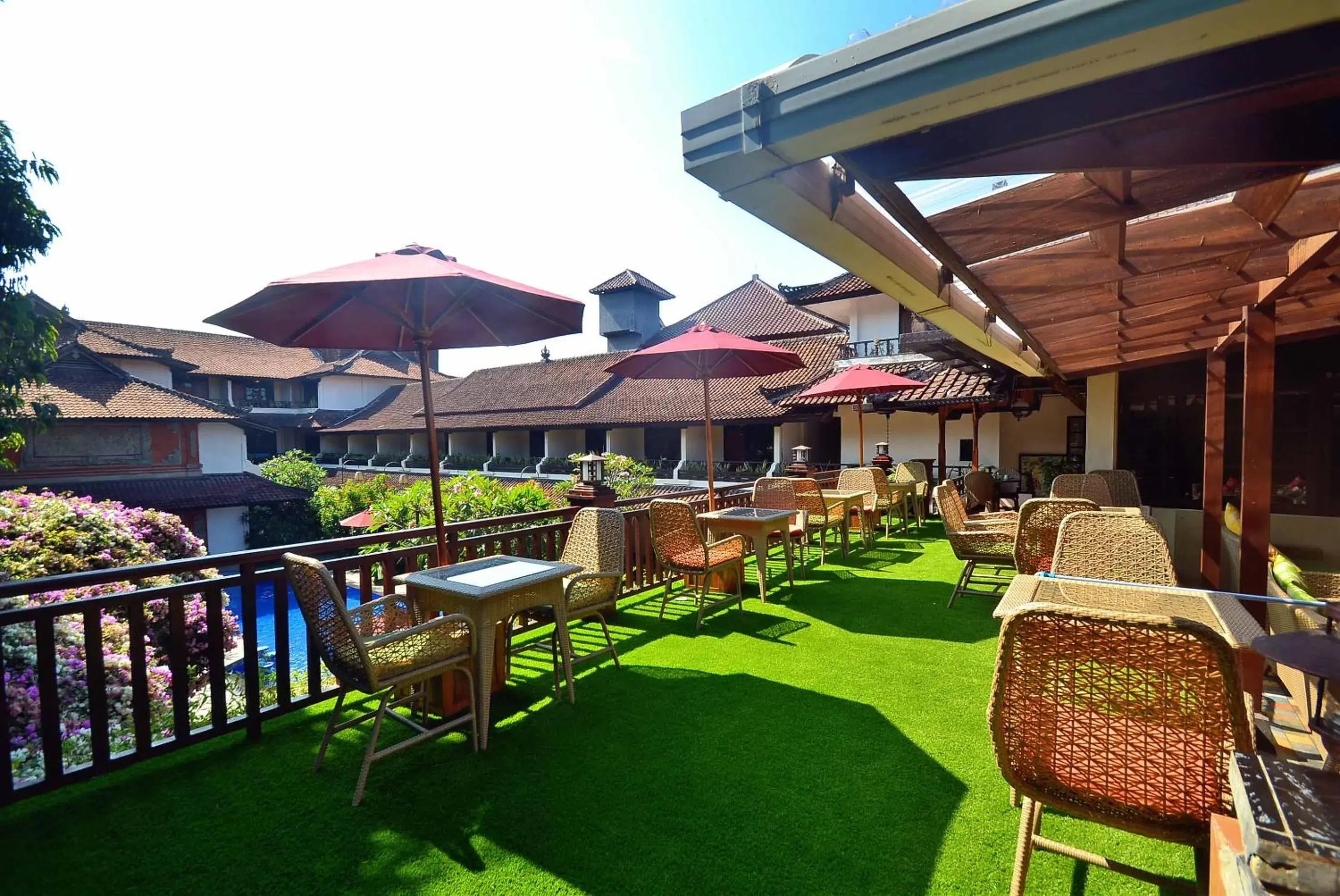 Restaurant/places to eat, Swimming Pool in Ari Putri Hotel