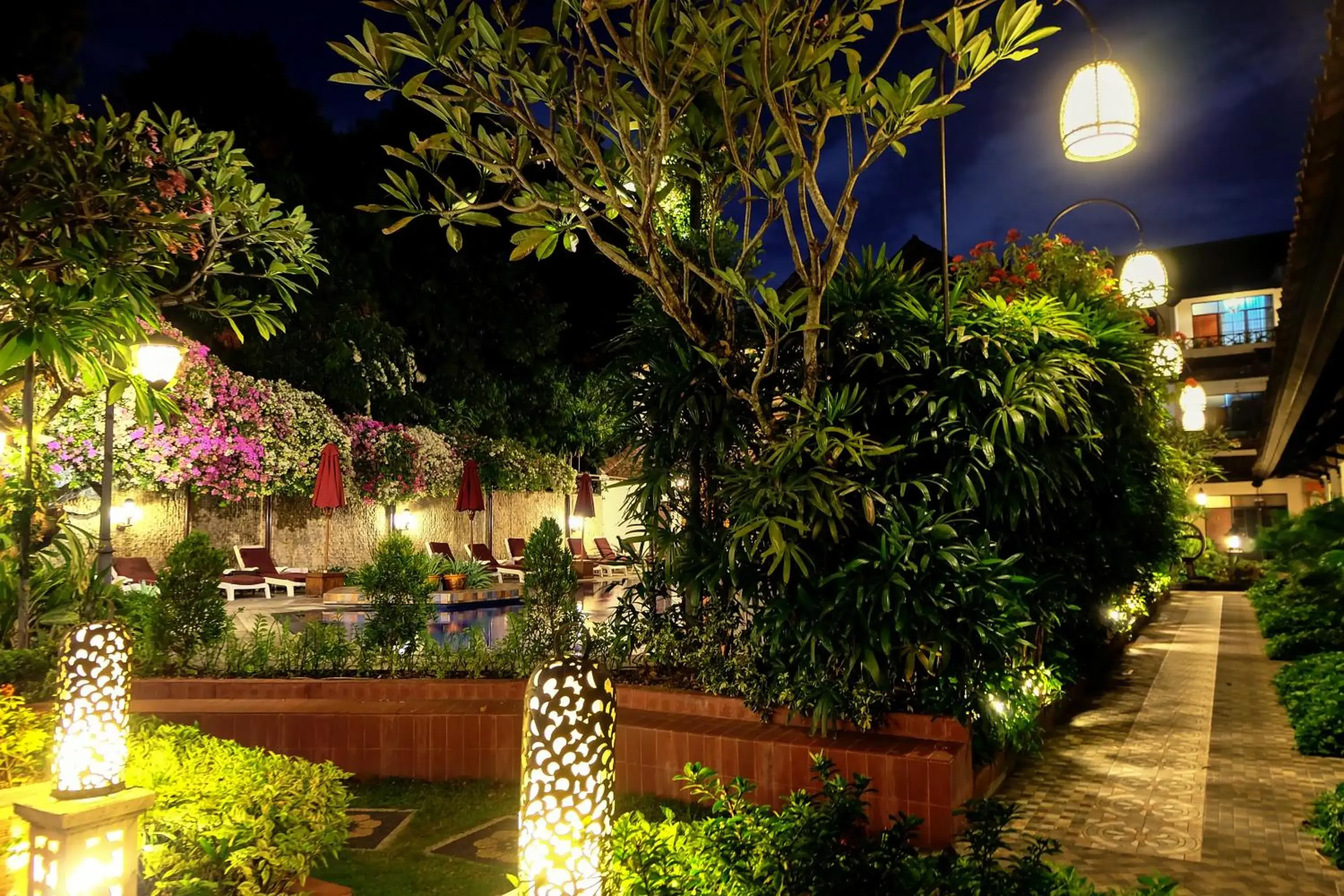 Night, Garden in Ari Putri Hotel