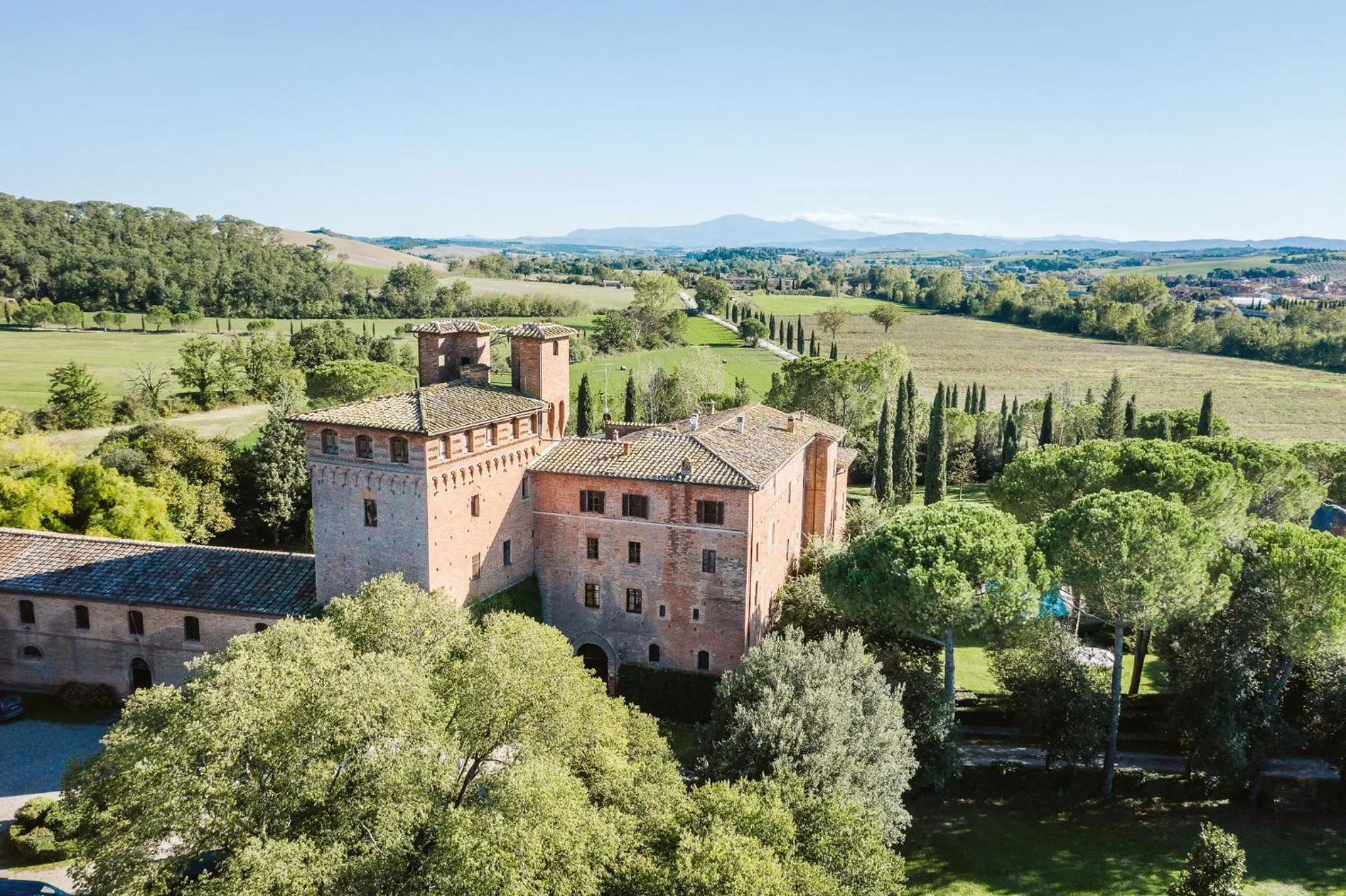Property building in Castello di San Fabiano