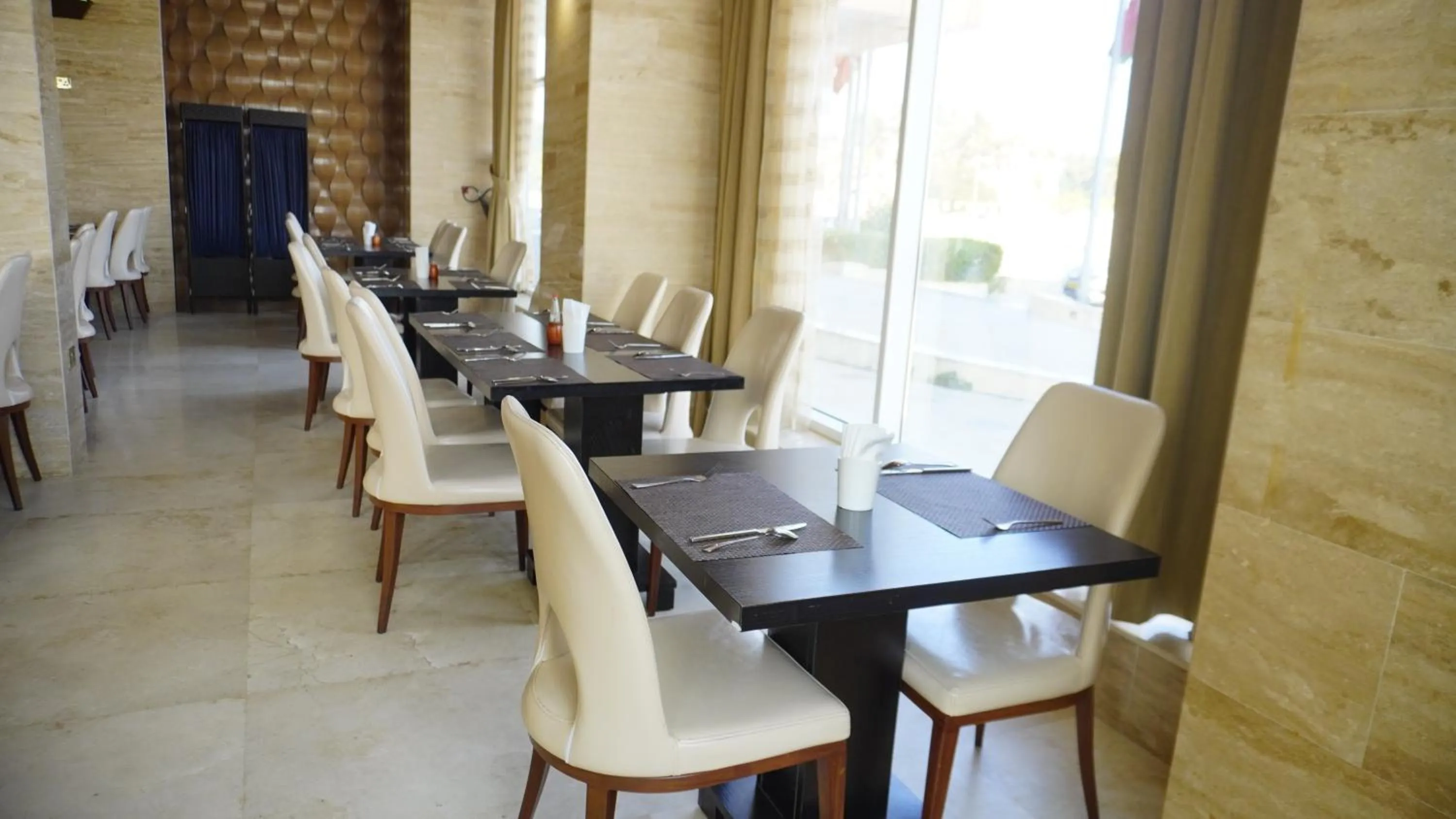 Restaurant/places to eat in Bristol Hotel Salalah