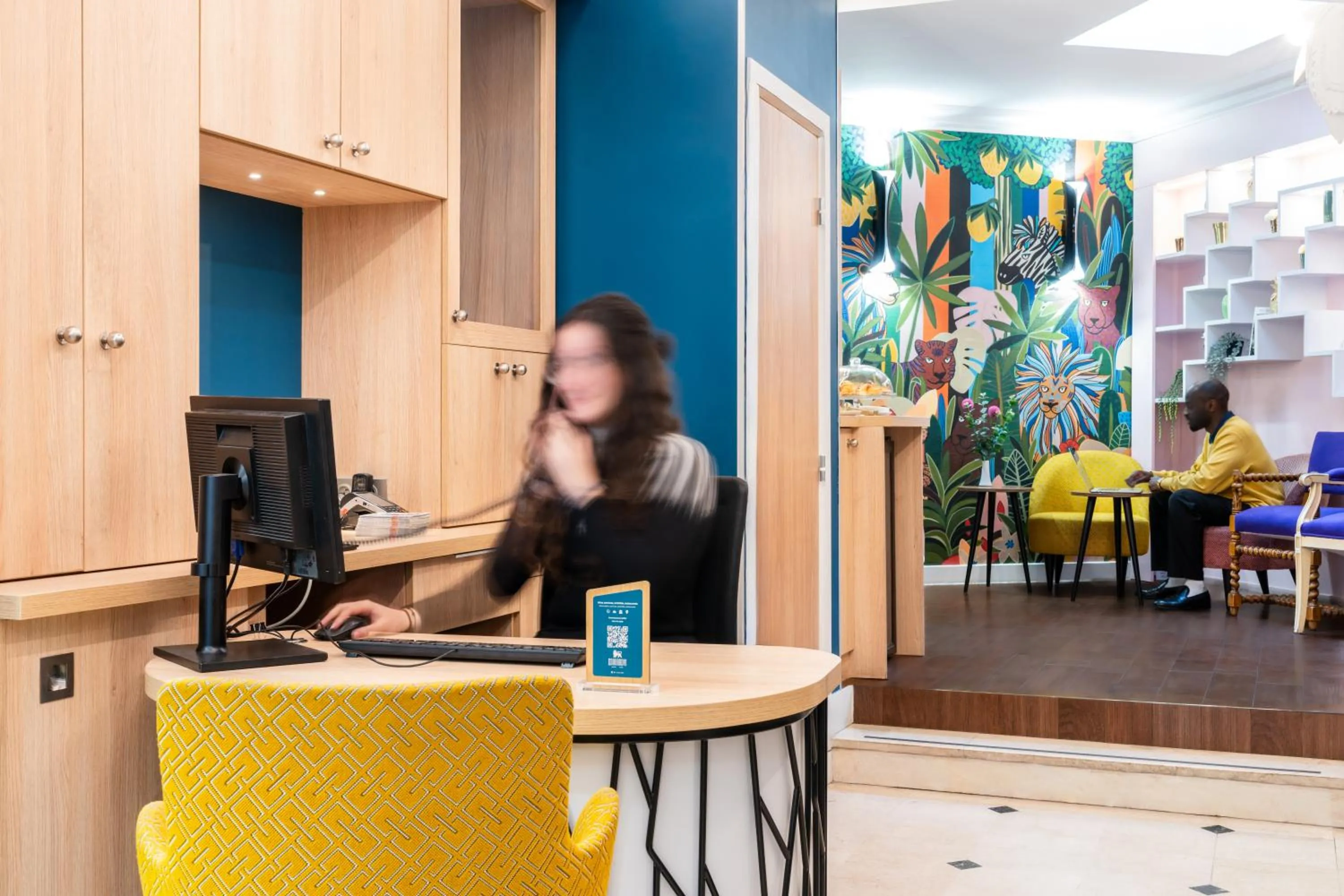 Lobby or reception in Hôtel Edouard 6 by Malone