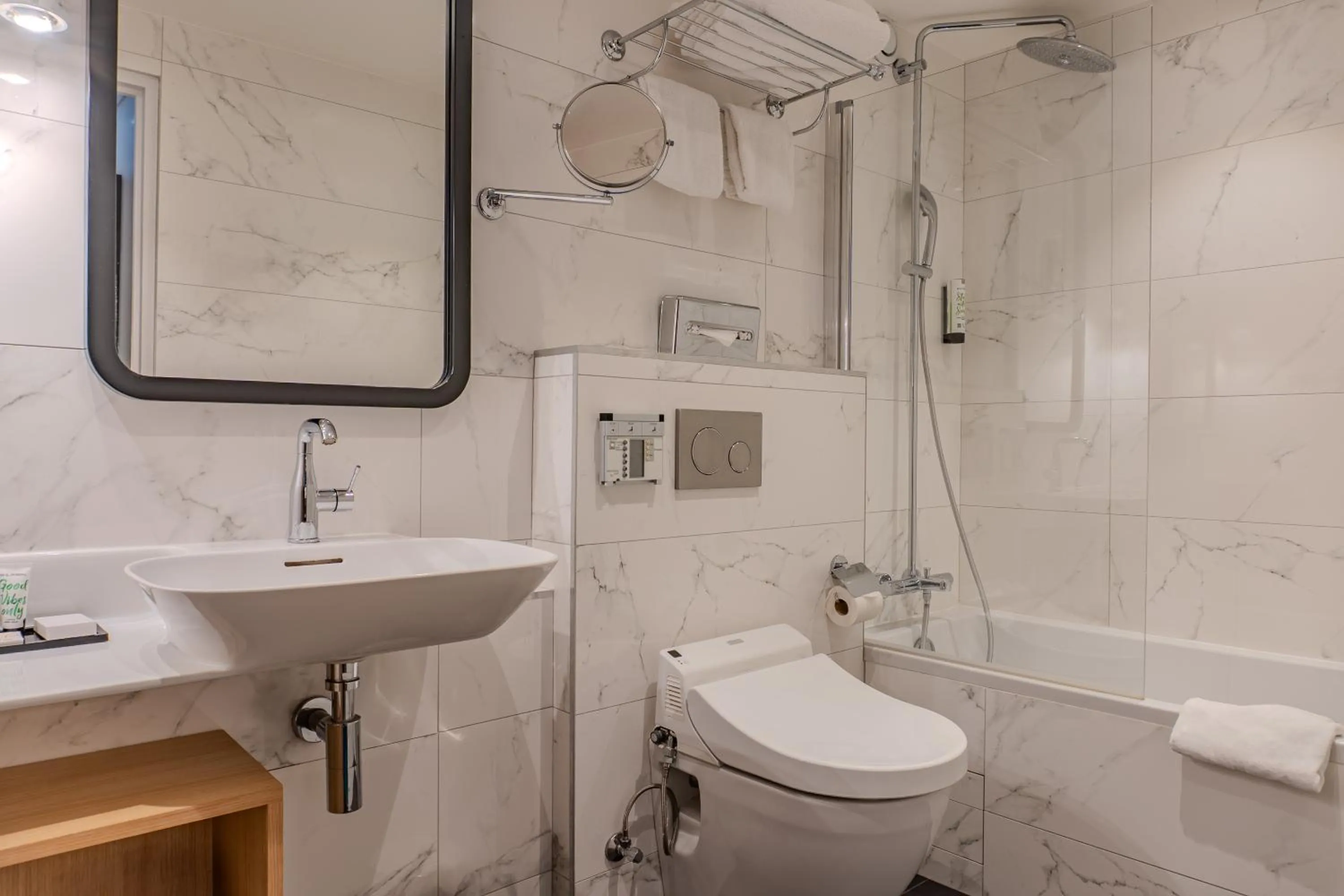 Bathroom in Hôtel Edouard 6 by Malone