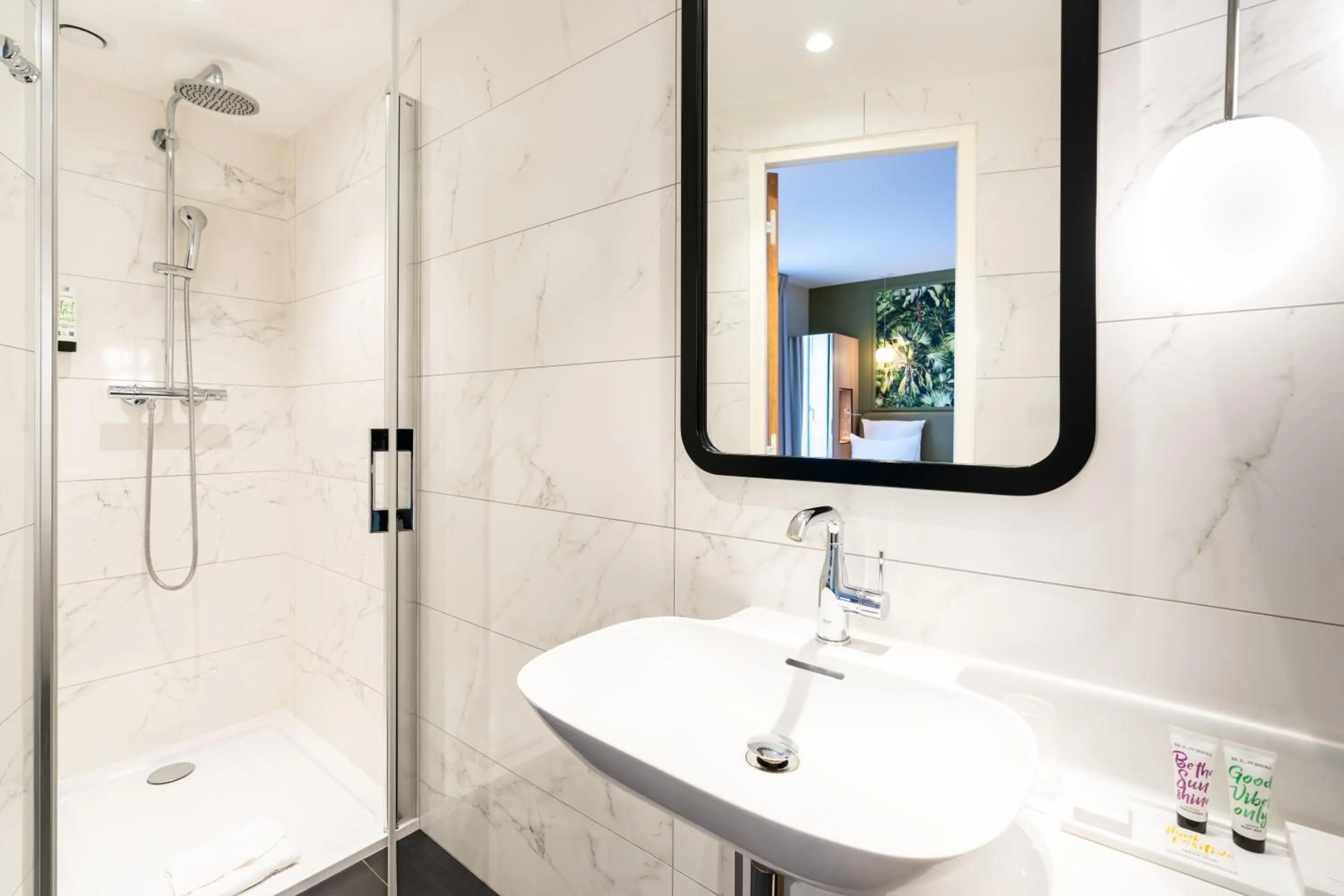 Bathroom in Hôtel Edouard 6 by Malone