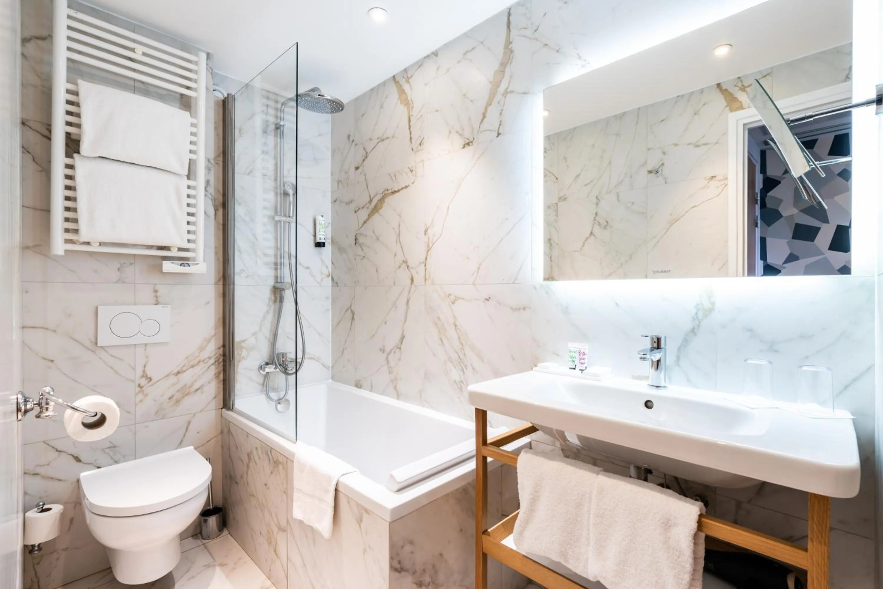 Bathroom in Hôtel Edouard 6 by Malone