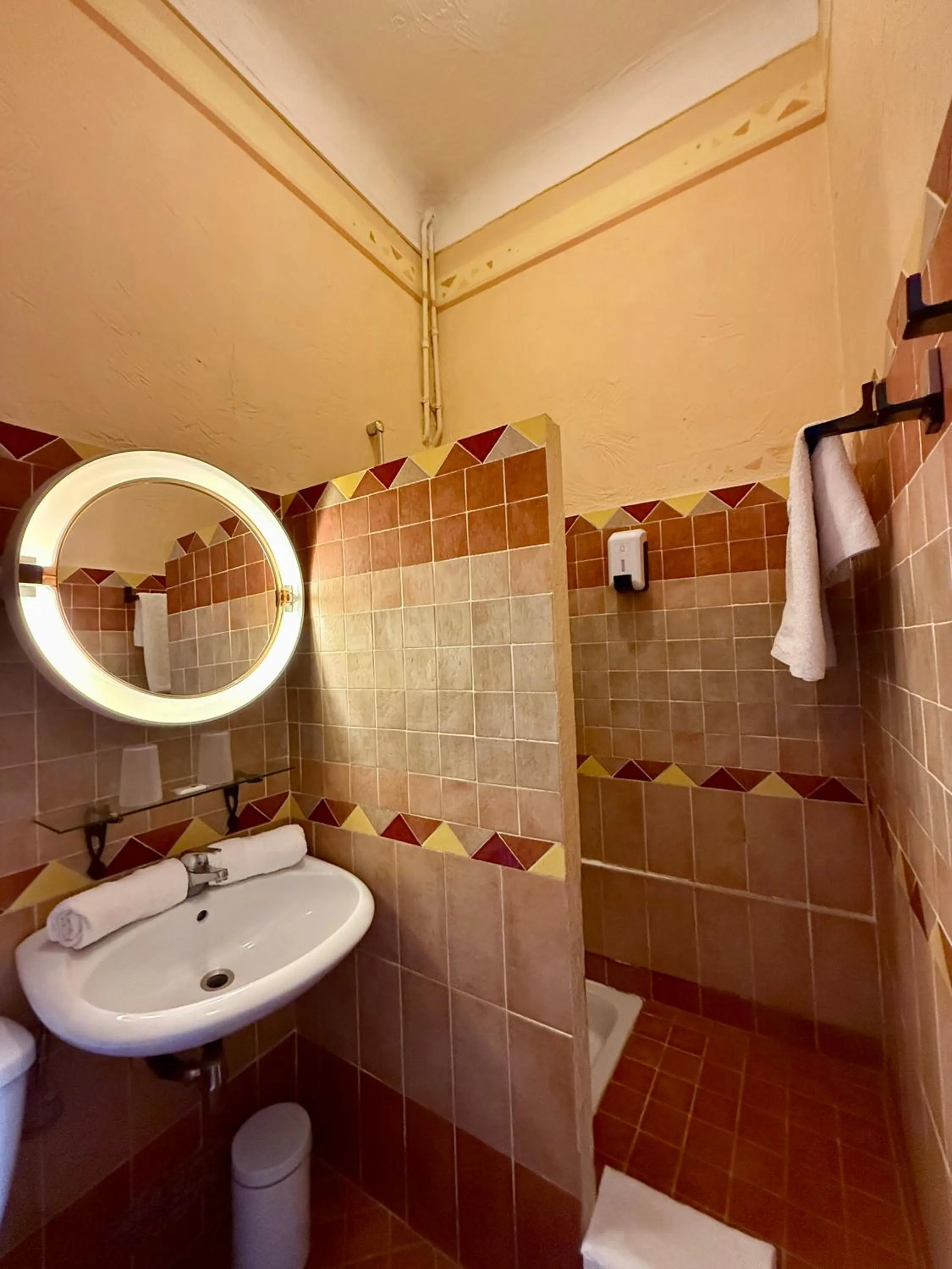 Bathroom in Hôtel Miramar