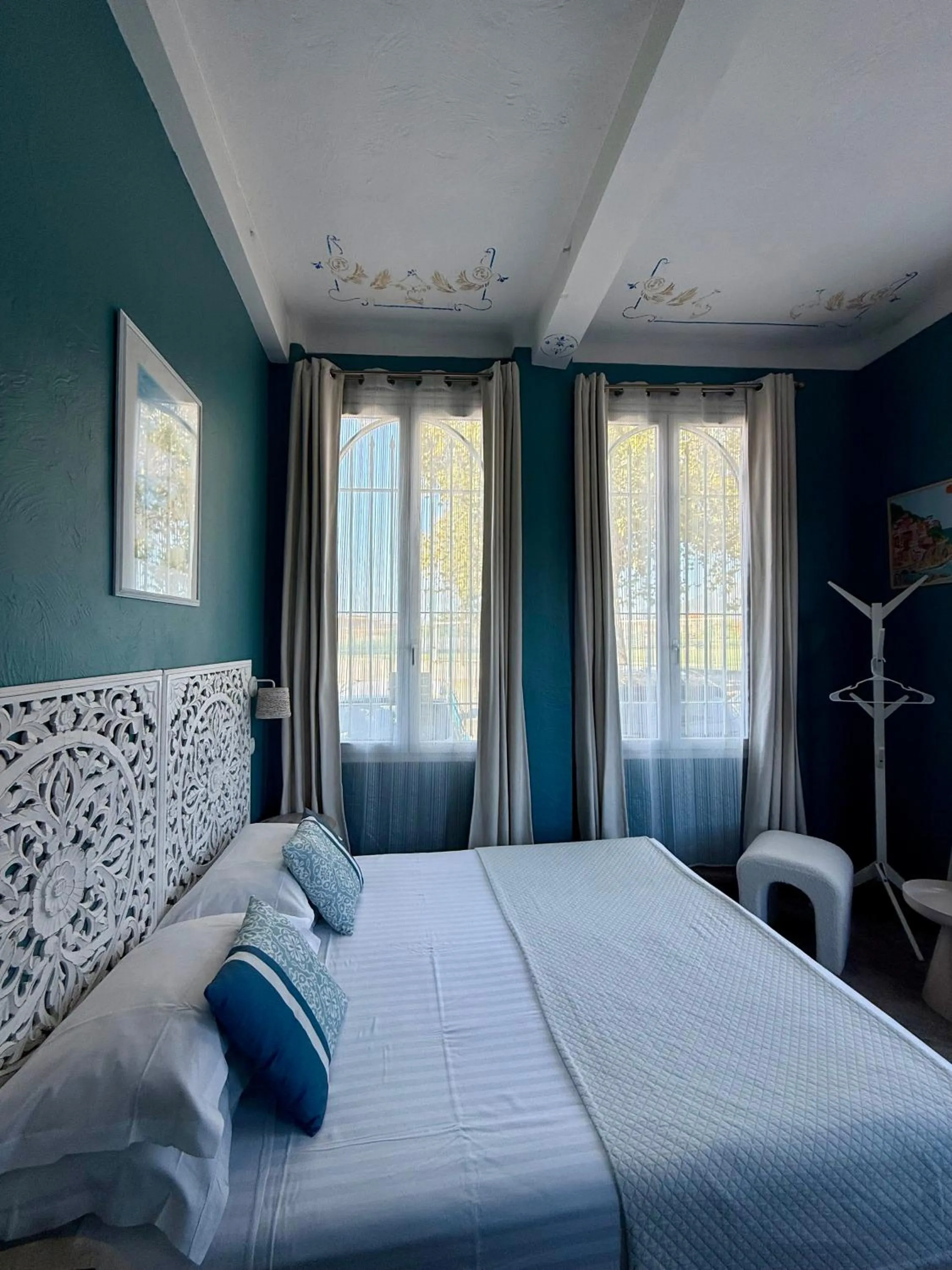 Bedroom, Bed in Hôtel Miramar