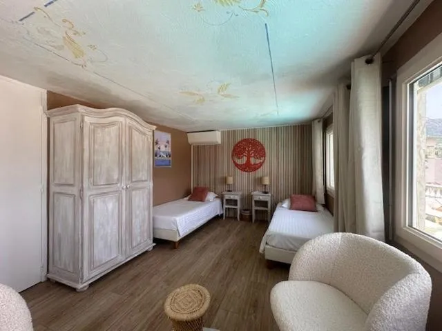 Seating area, Bed in Hôtel Miramar
