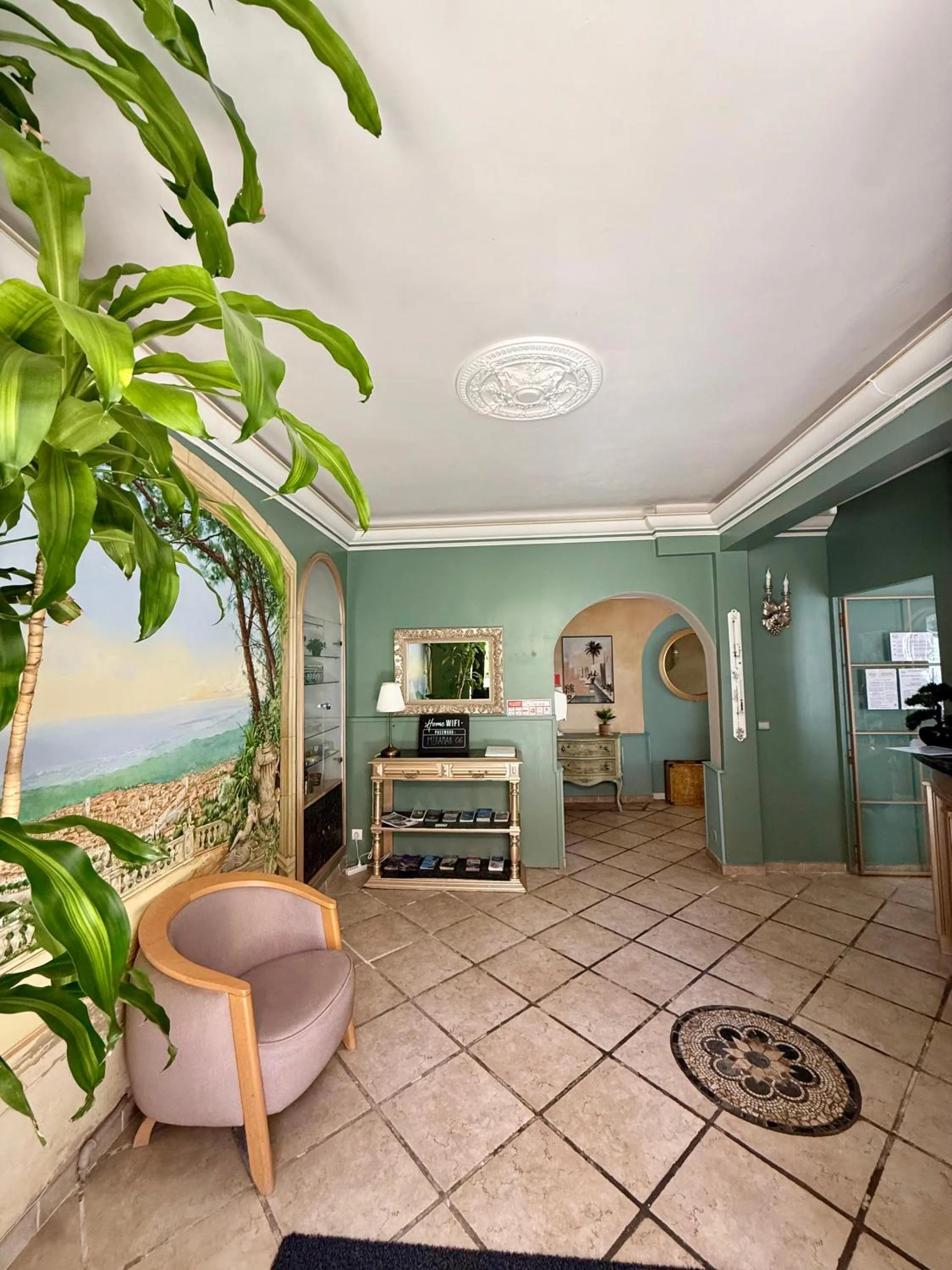 Property building, Bed in Hôtel Miramar