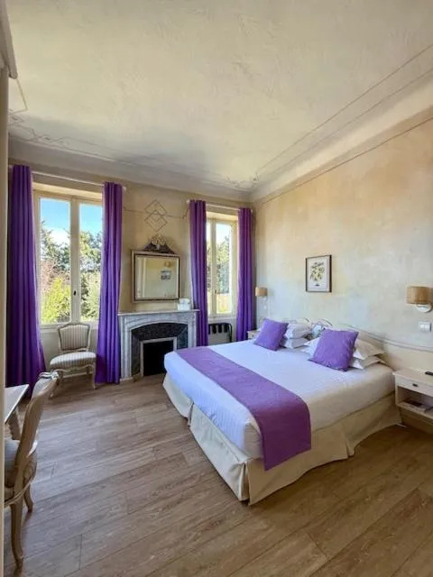 Bedroom, Bed in Hôtel Miramar