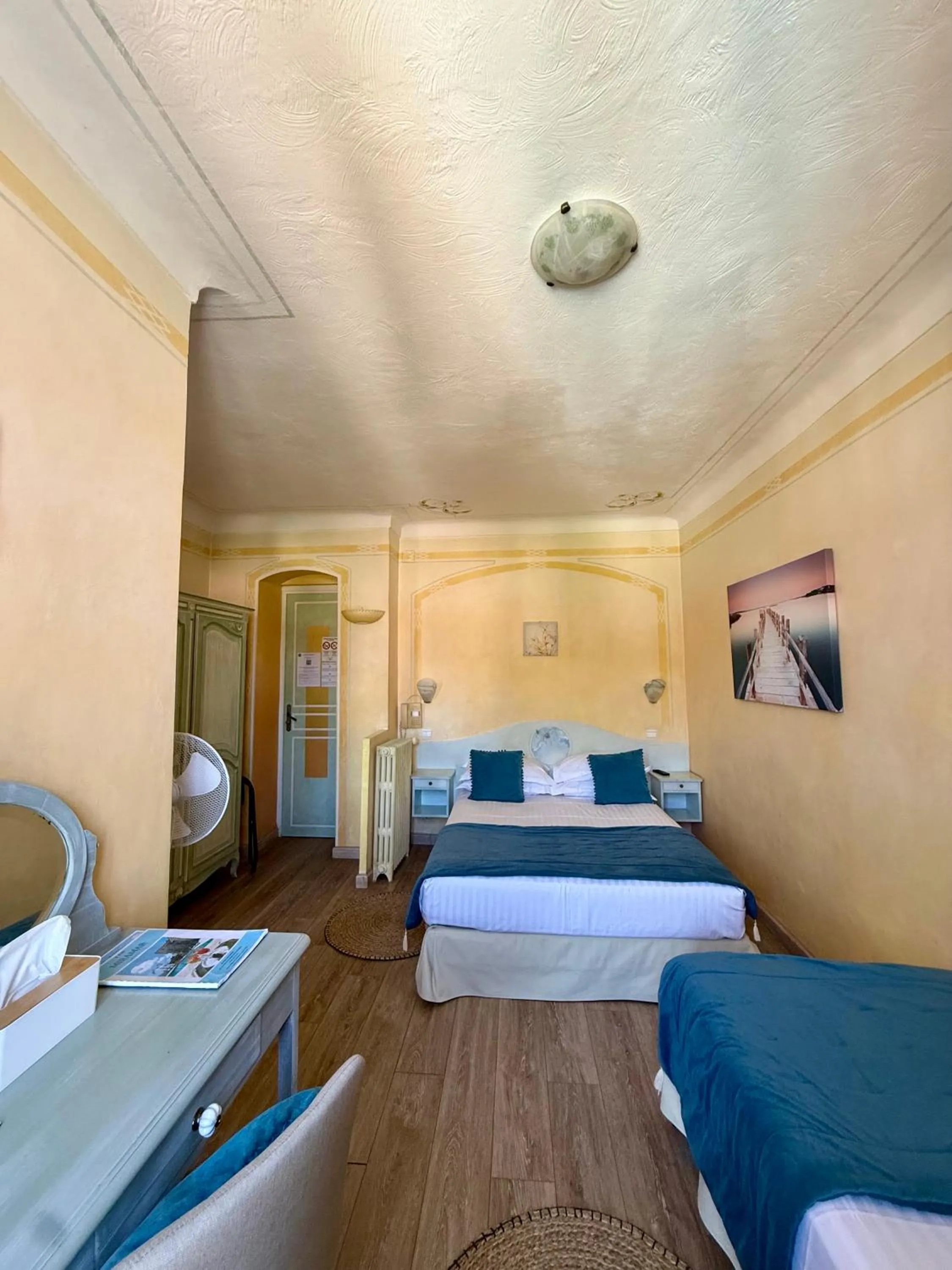 Photo of the whole room, Bed in Hôtel Miramar