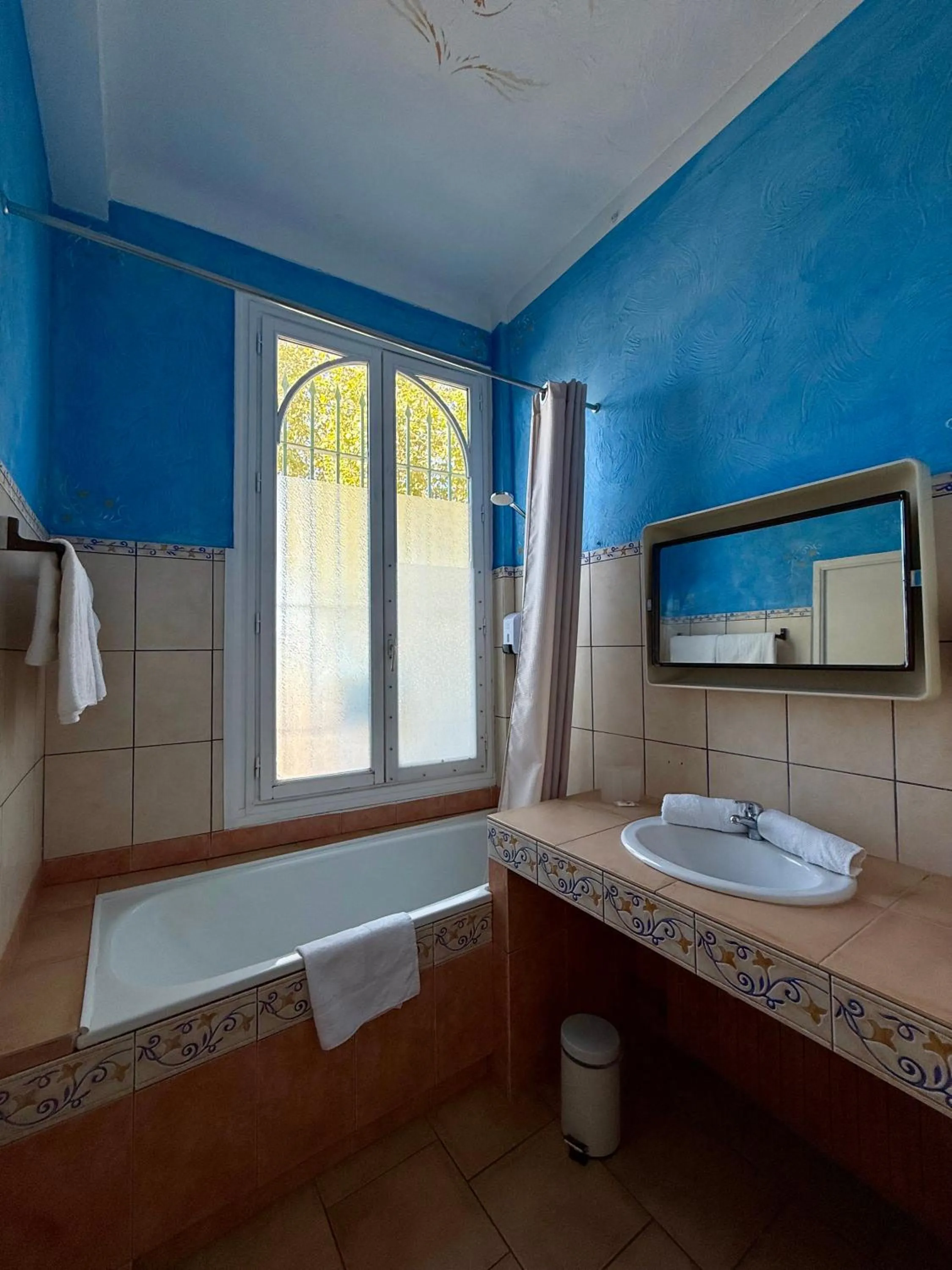Bathroom in Hôtel Miramar