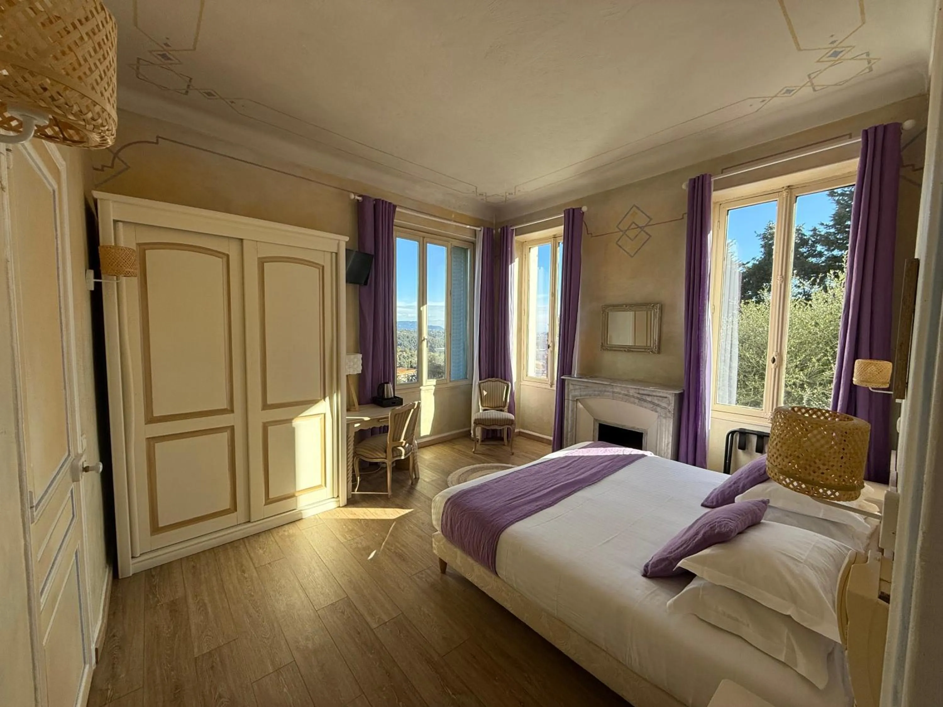 Photo of the whole room, Bed in Hôtel Miramar