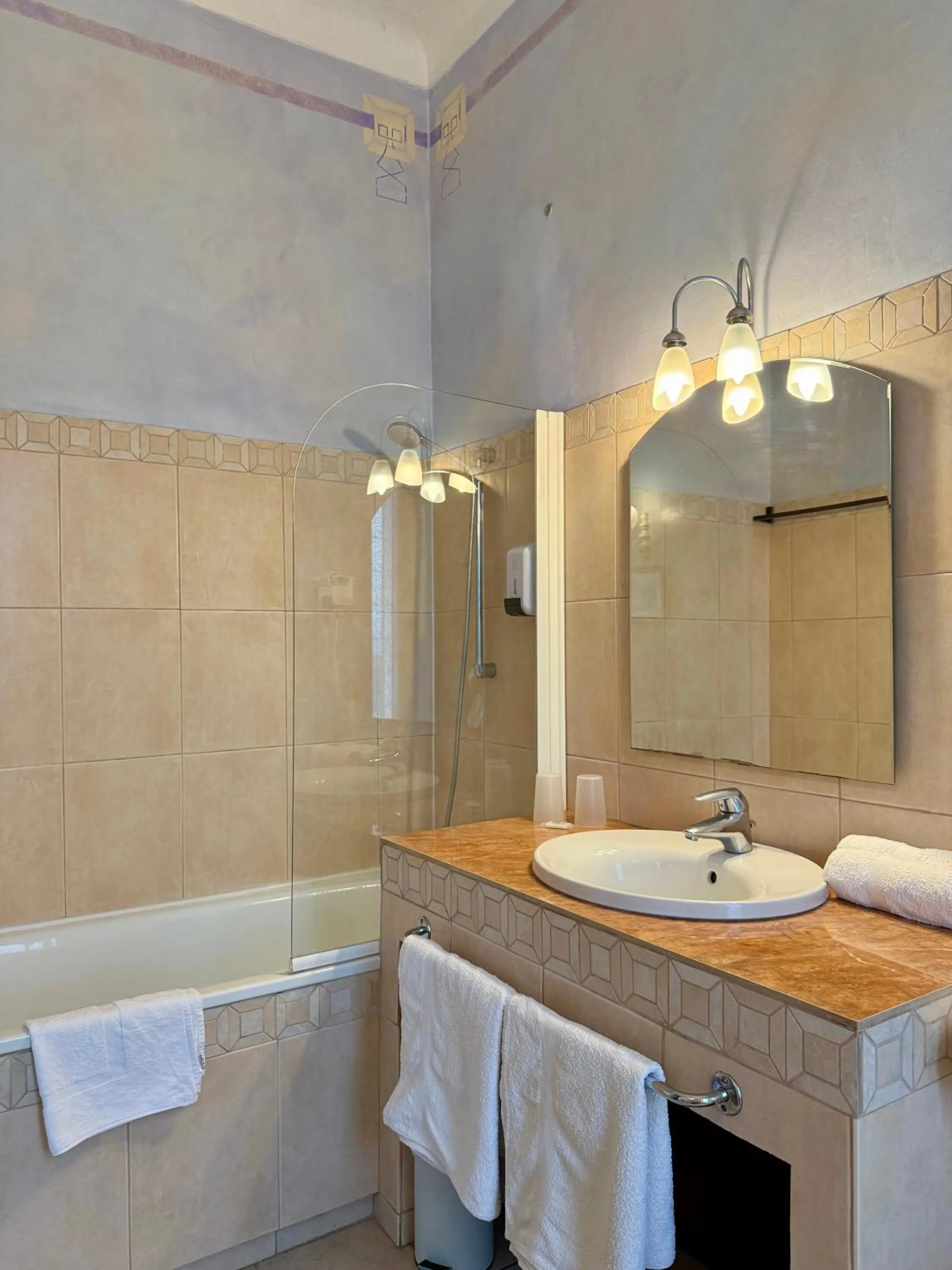 Bathroom in Hôtel Miramar