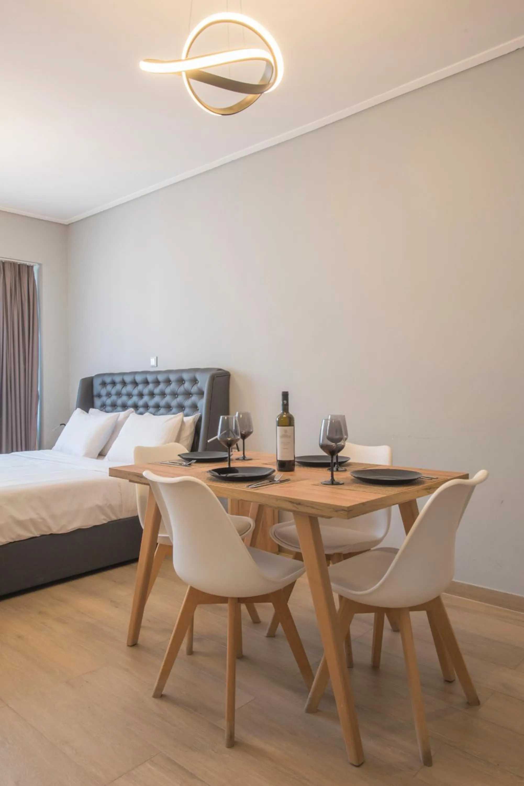 Bed in Amazing Apartments @ Aiolou Str.