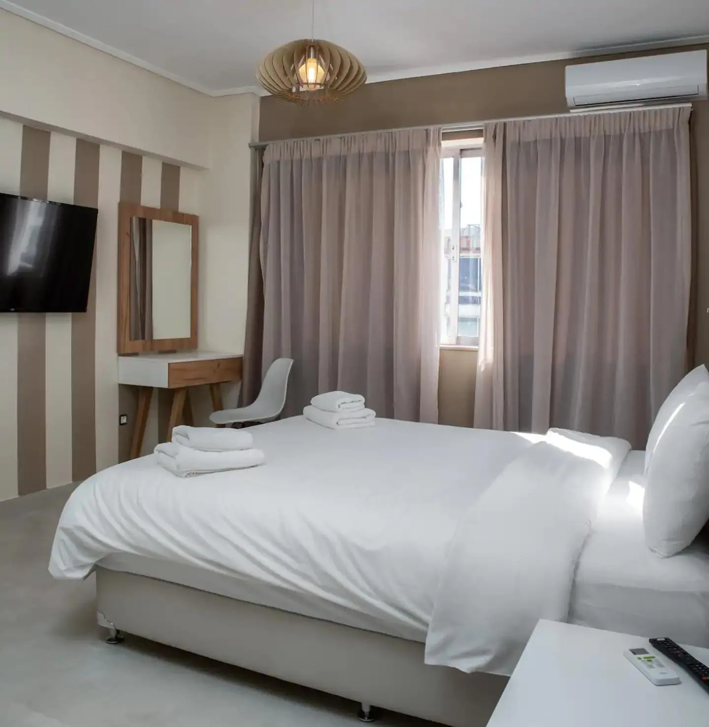 Bed in Amazing Apartments @ Aiolou Str.